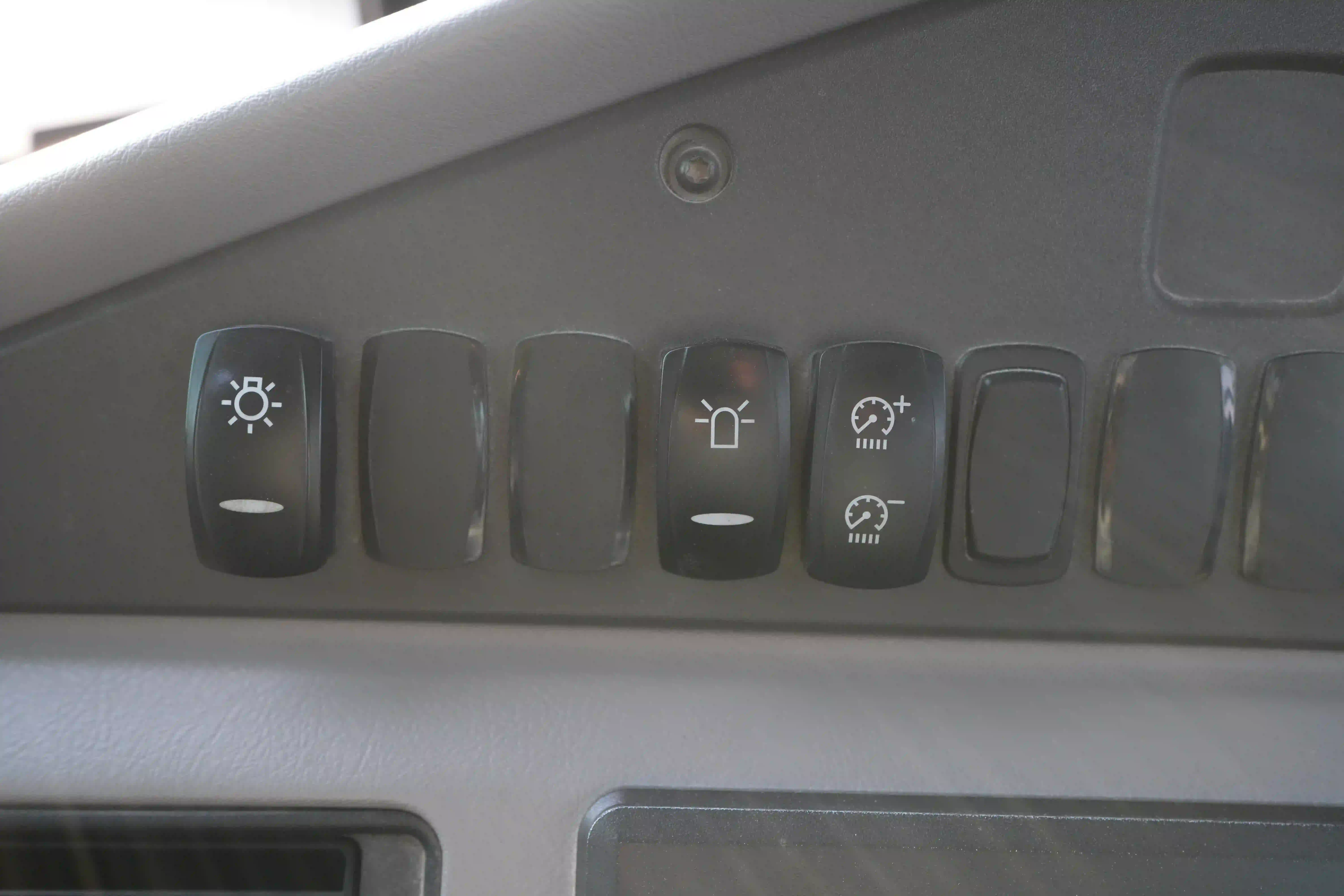 ADT-003-Volvo-A40G-articulated-dump-truck-inspection-cabin-electronic-instrument-board-1