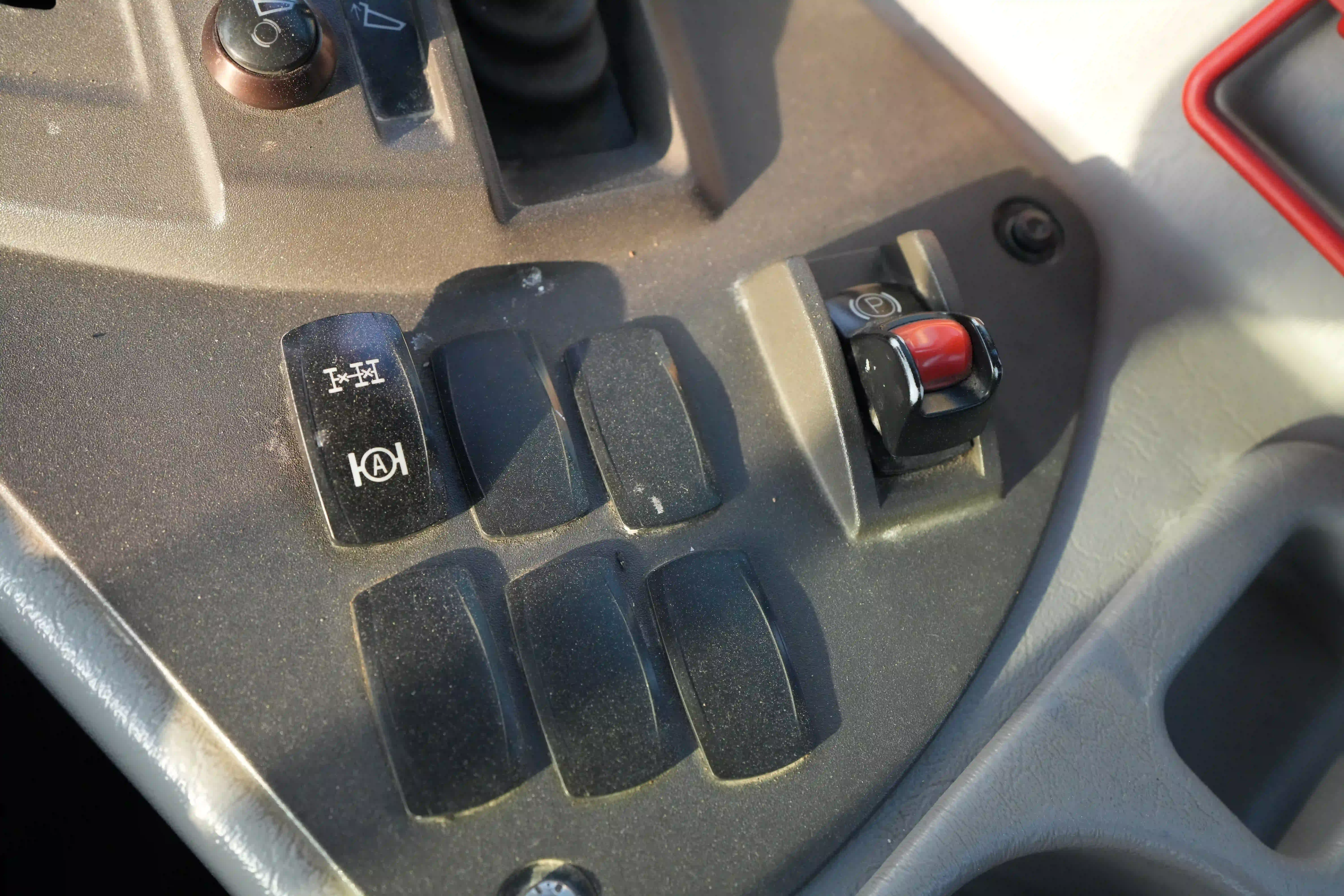 ADT-003-Volvo-A40G-articulated-dump-truck-inspection-cabin-electronic-instrument-board-5