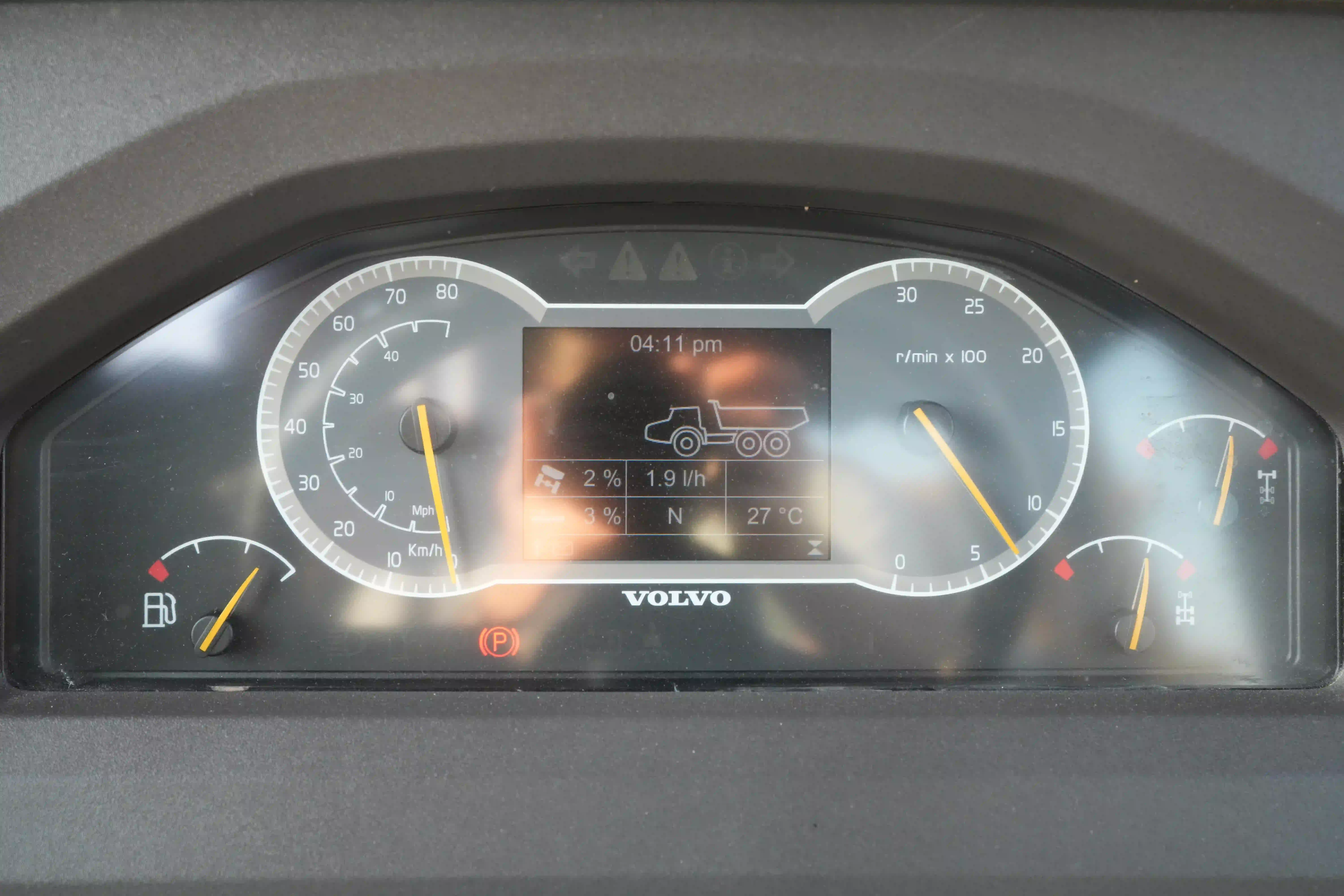 ADT-003-Volvo-A40G-articulated-dump-truck-inspection-cabin-instrument-cluster-1