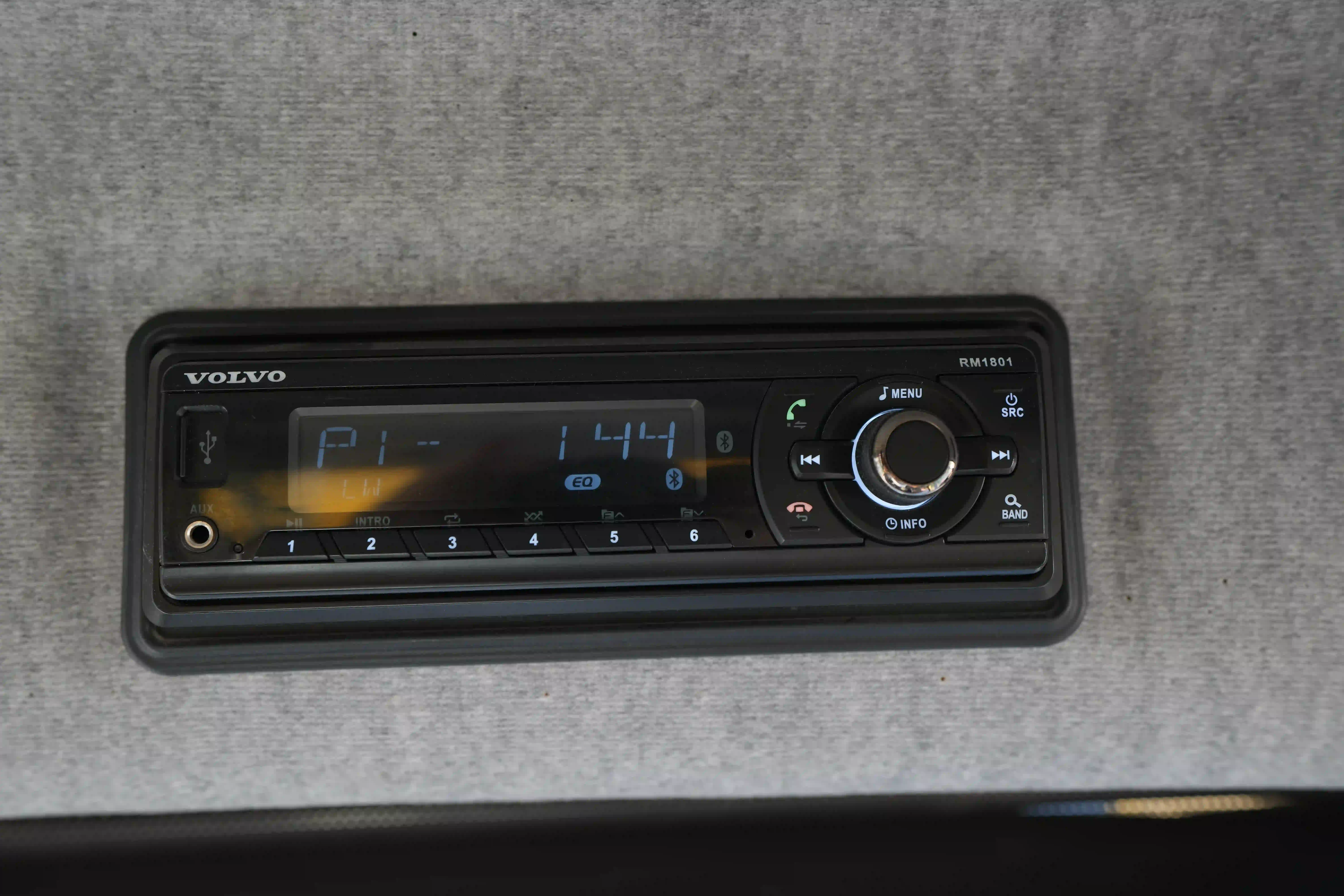 ADT-003-Volvo-A40G-articulated-dump-truck-inspection-cabin-radio