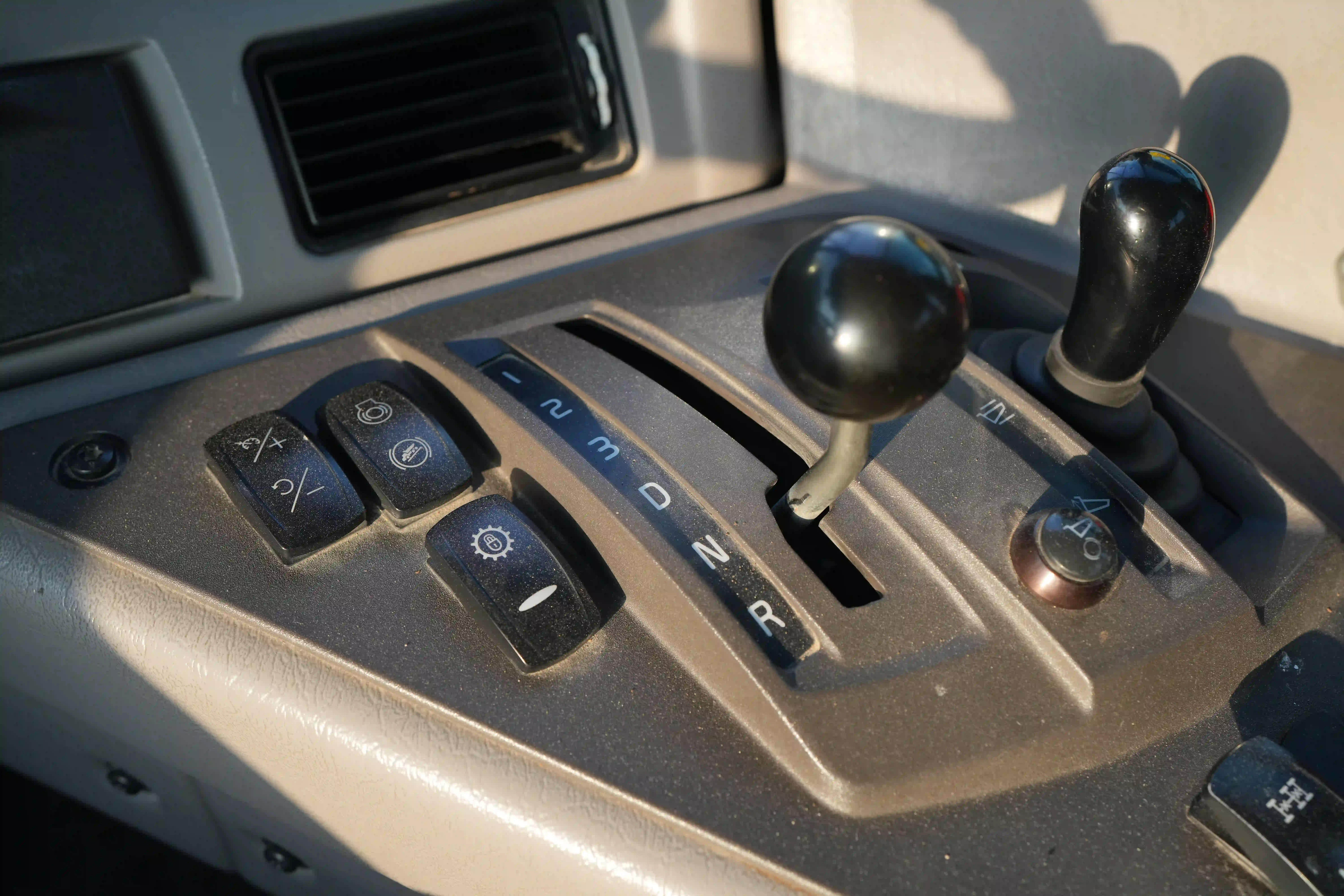 ADT-003-Volvo-A40G-articulated-dump-truck-inspection-cabin-gear-lever