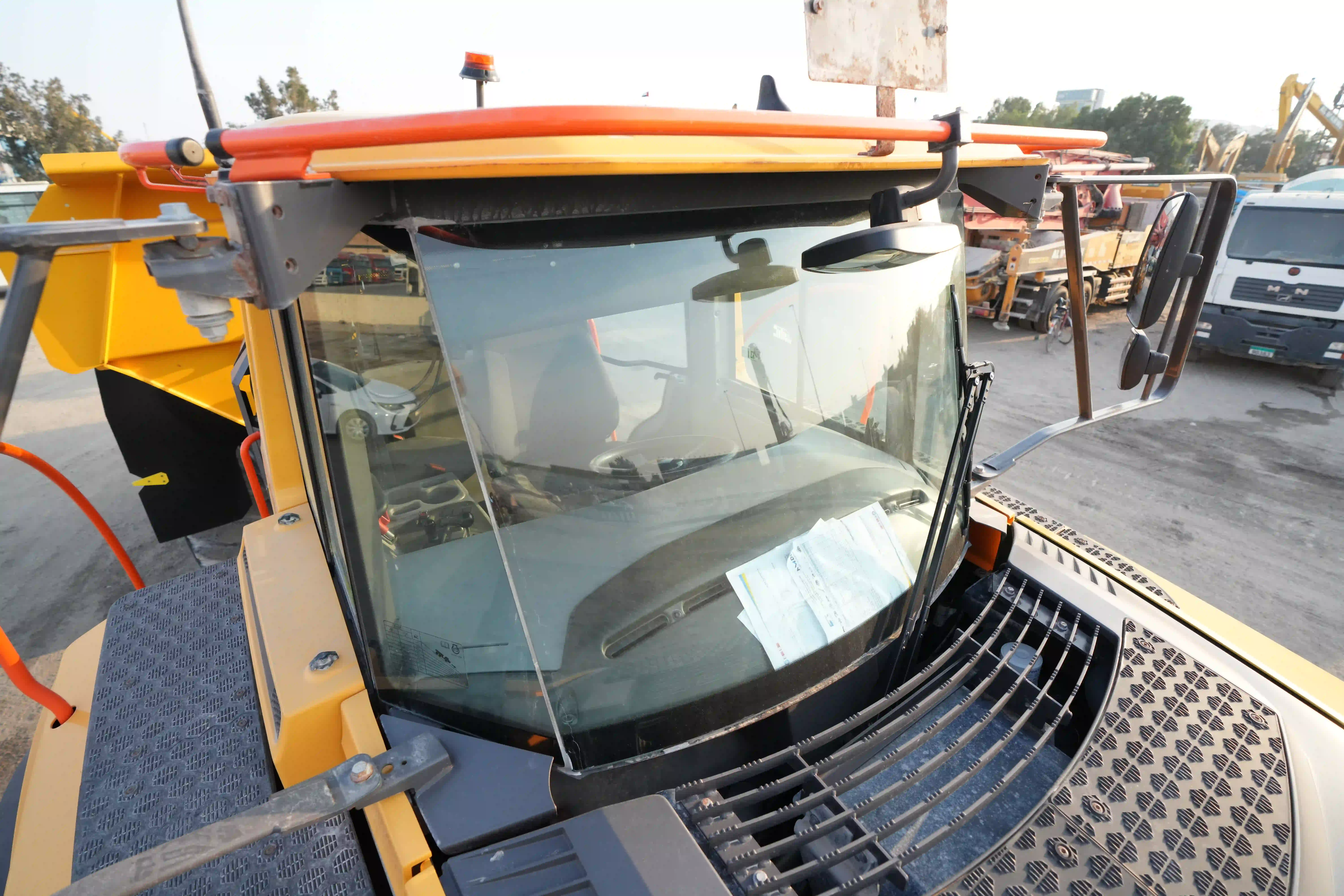 ADT-003-Volvo-A40G-articulated-dump-truck-inspection-safety-glass-1ADT-003-Volvo-A40G-articulated-dump-truck-inspection-safety-glass-4