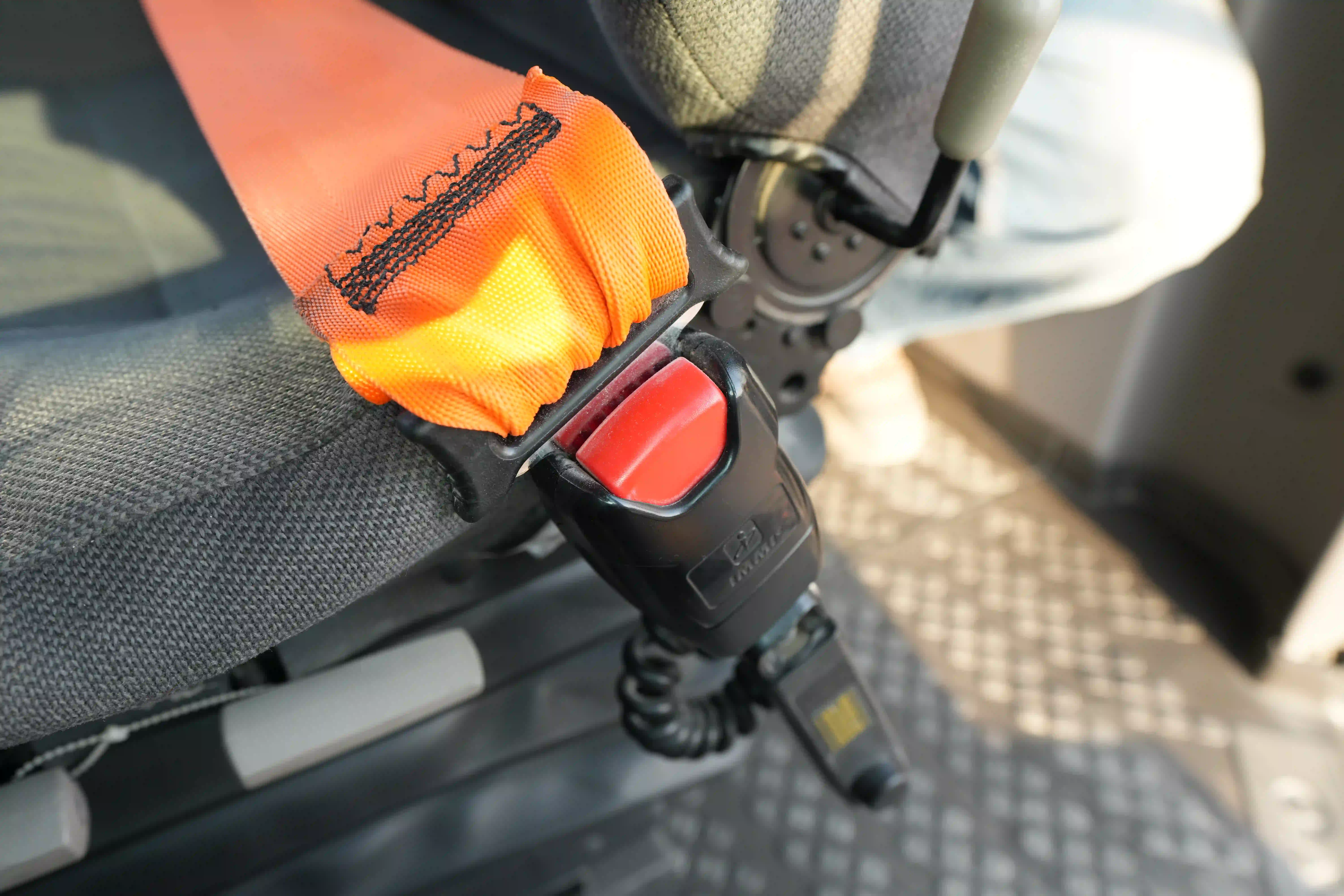 ADT-003-Volvo-A40G-articulated-dump-truck-inspection-safety-seat-belts-2