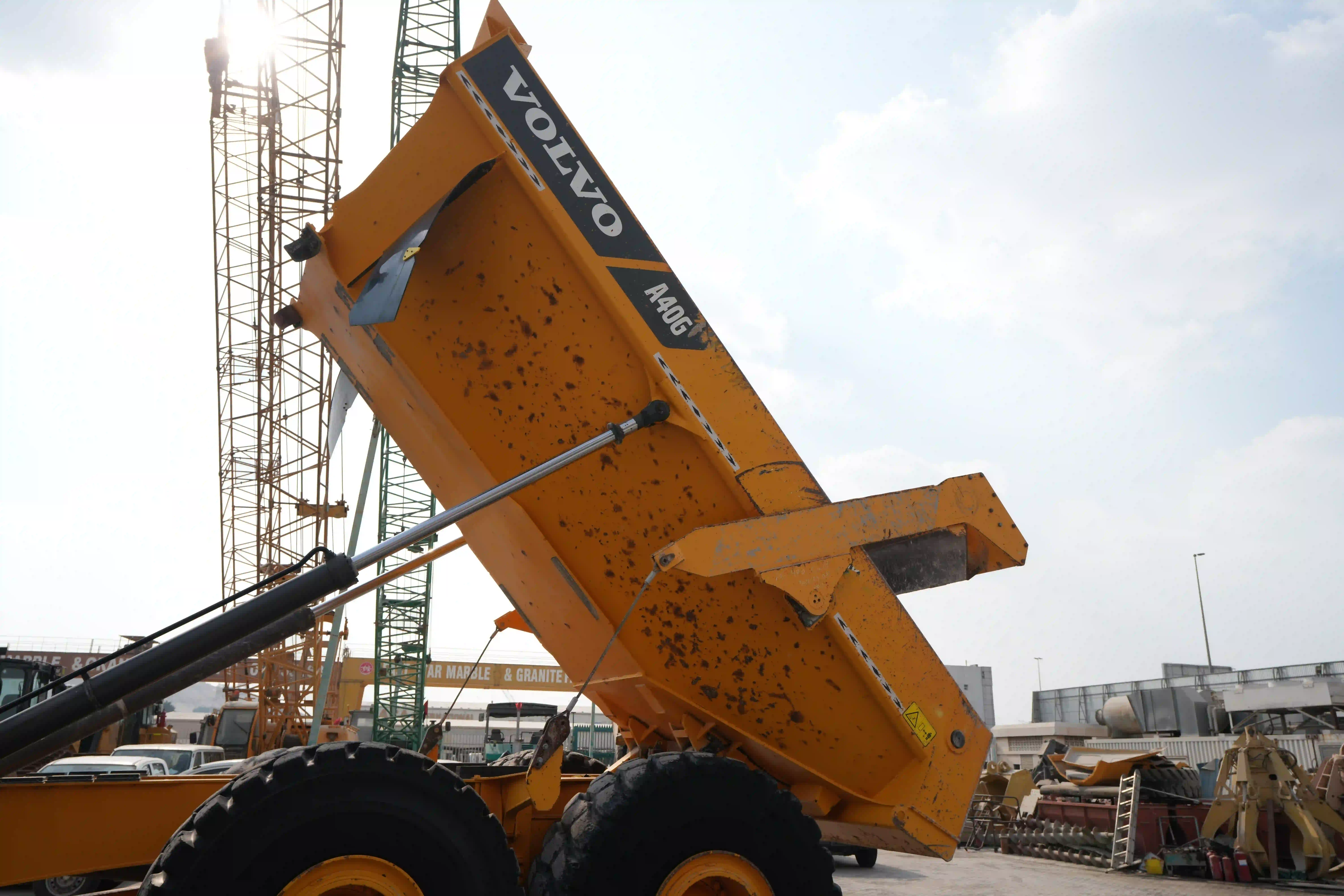 ADT-003-Volvo-A40G-articulated-dump-truck-inspection-hydraulics-dump-box-lift-cylinder-3