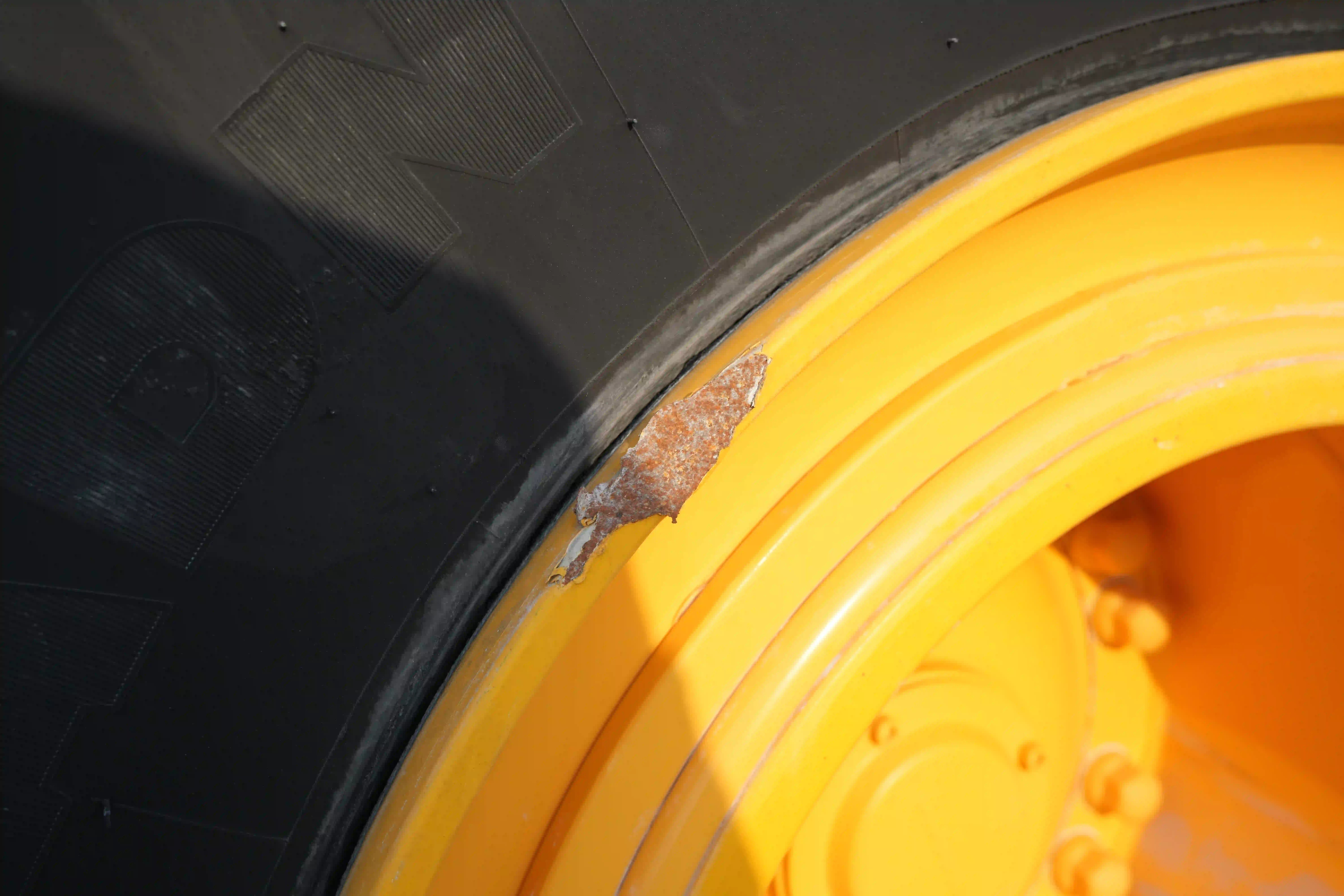 ADT-003-Volvo-A40G-articulated-dump-truck-inspection-chassis-left-front-tire-wheel-hub-condition-2