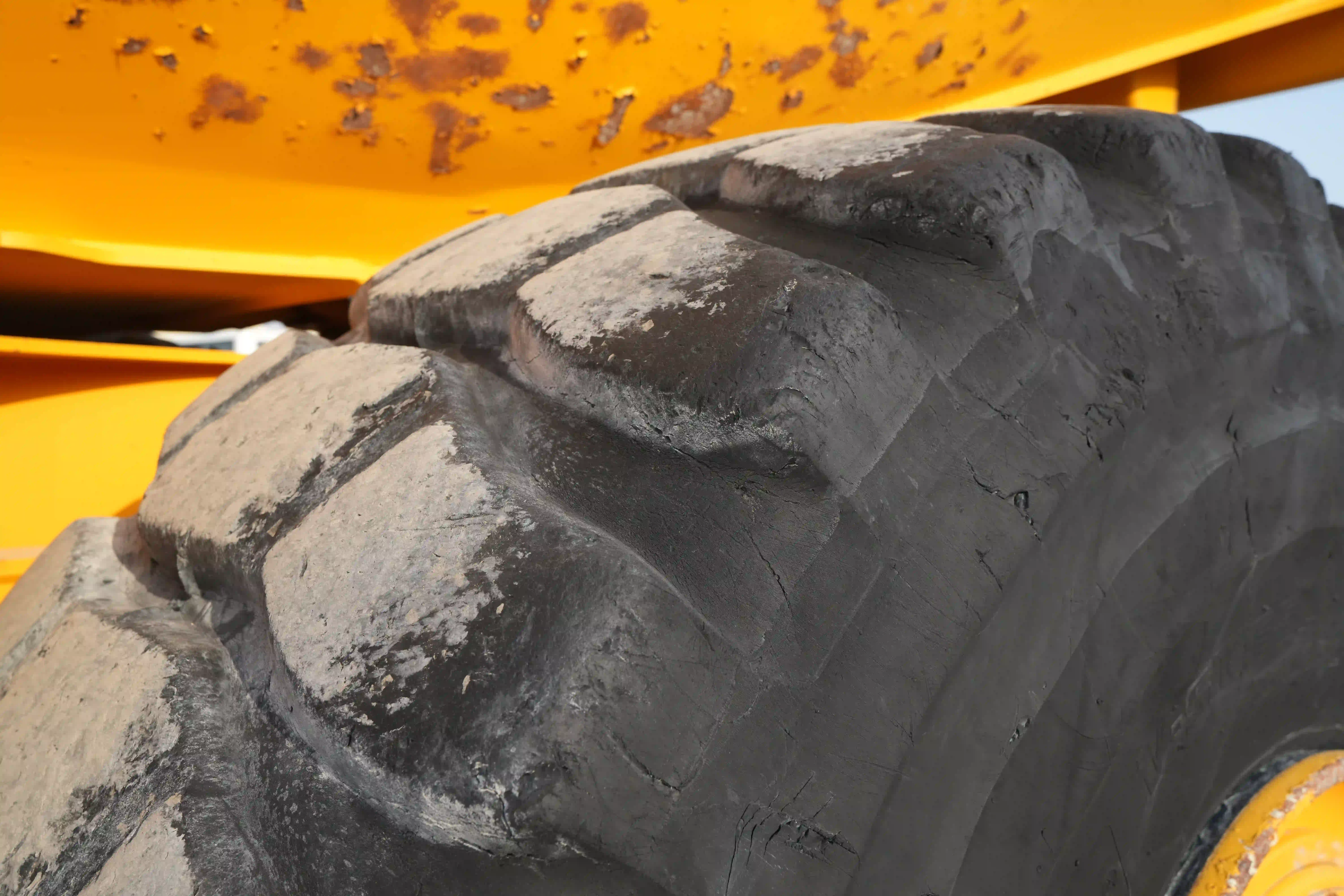 ADT-003-Volvo-A40G-articulated-dump-truck-inspection-chassis-left-rear-tire-wheel-hub-condition-2