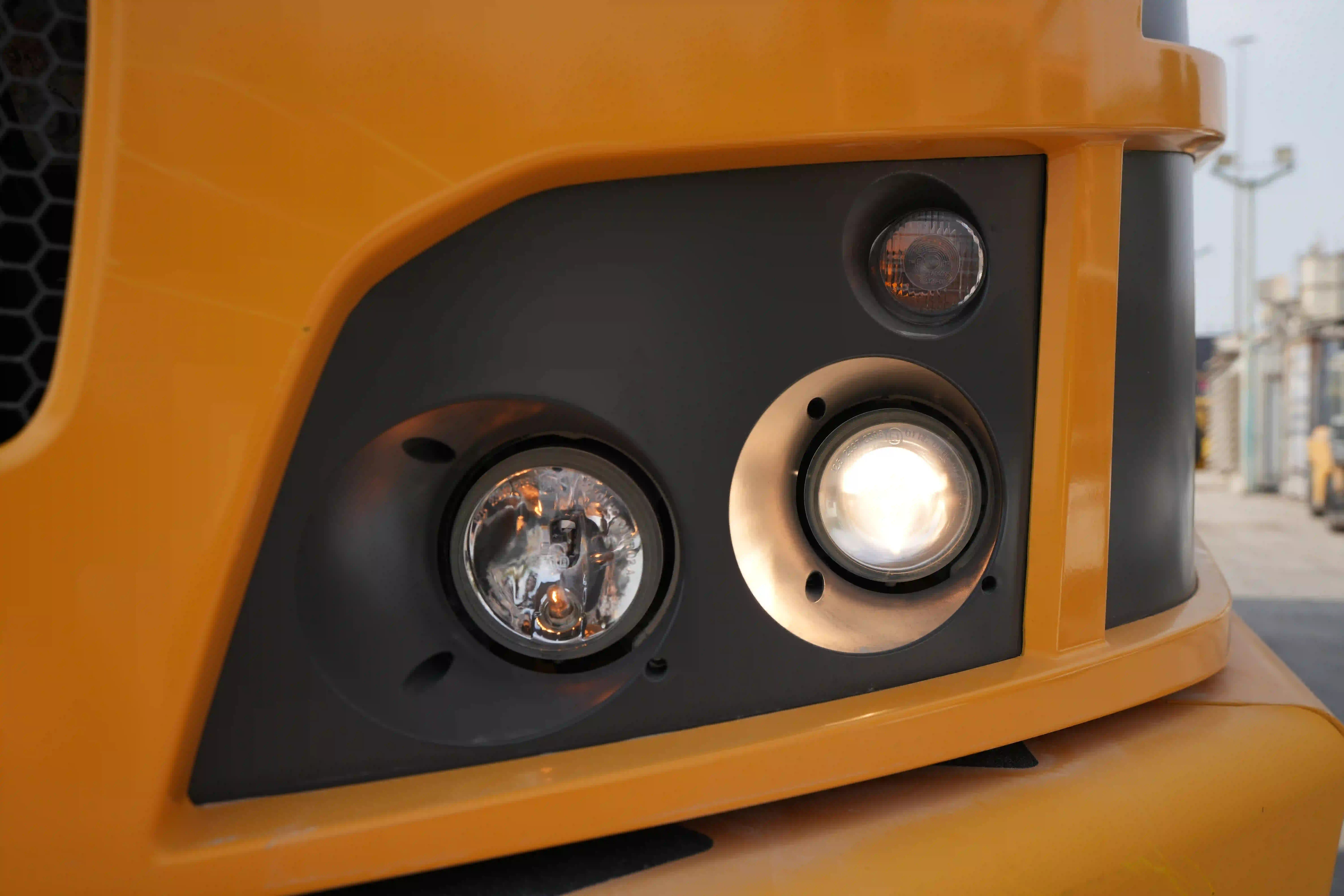 ADT-003-Volvo-A40G-articulated-dump-truck-inspection-electronic-lights-and-signals-1