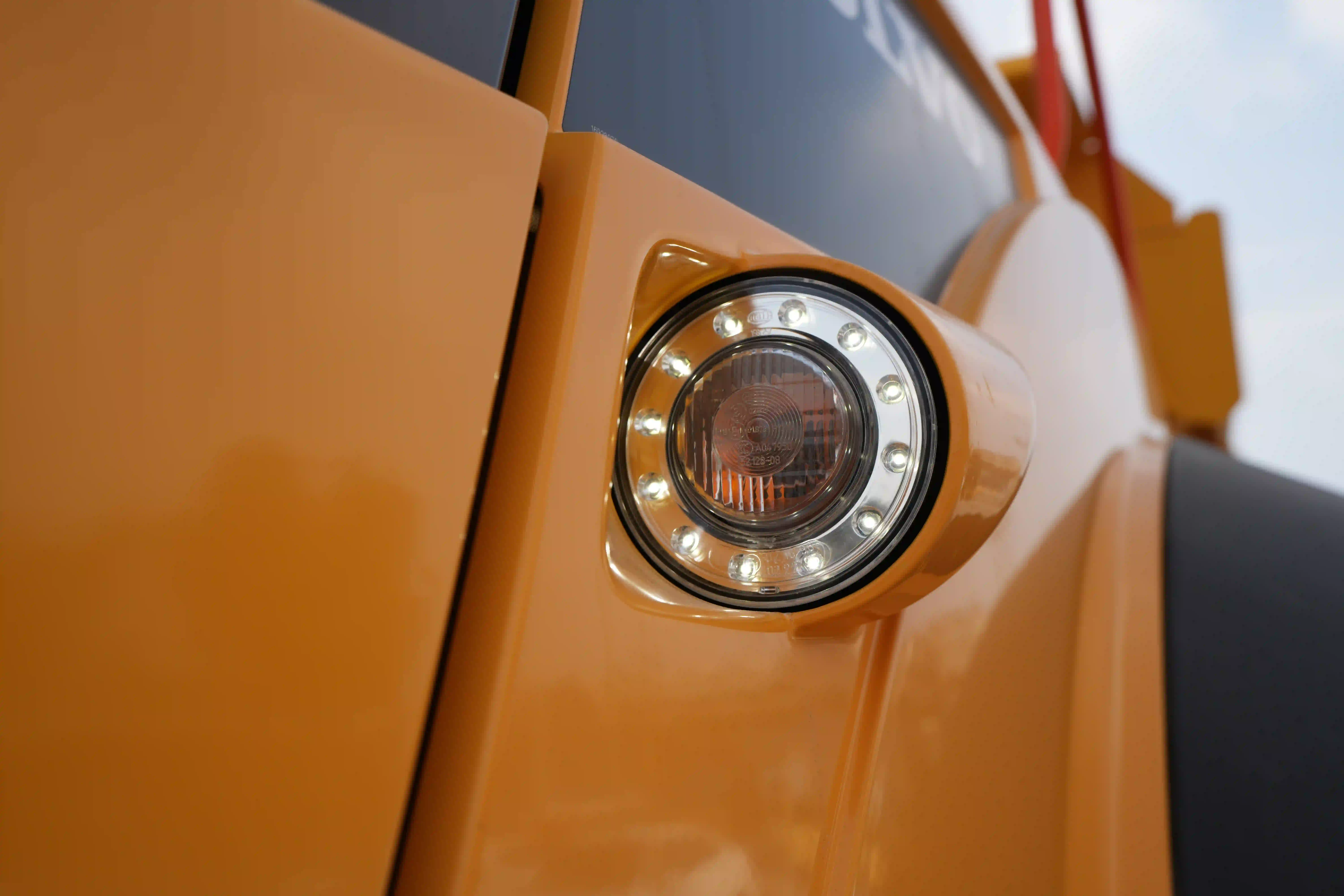 ADT-003-Volvo-A40G-articulated-dump-truck-inspection-electronic-lights-and-signals-3