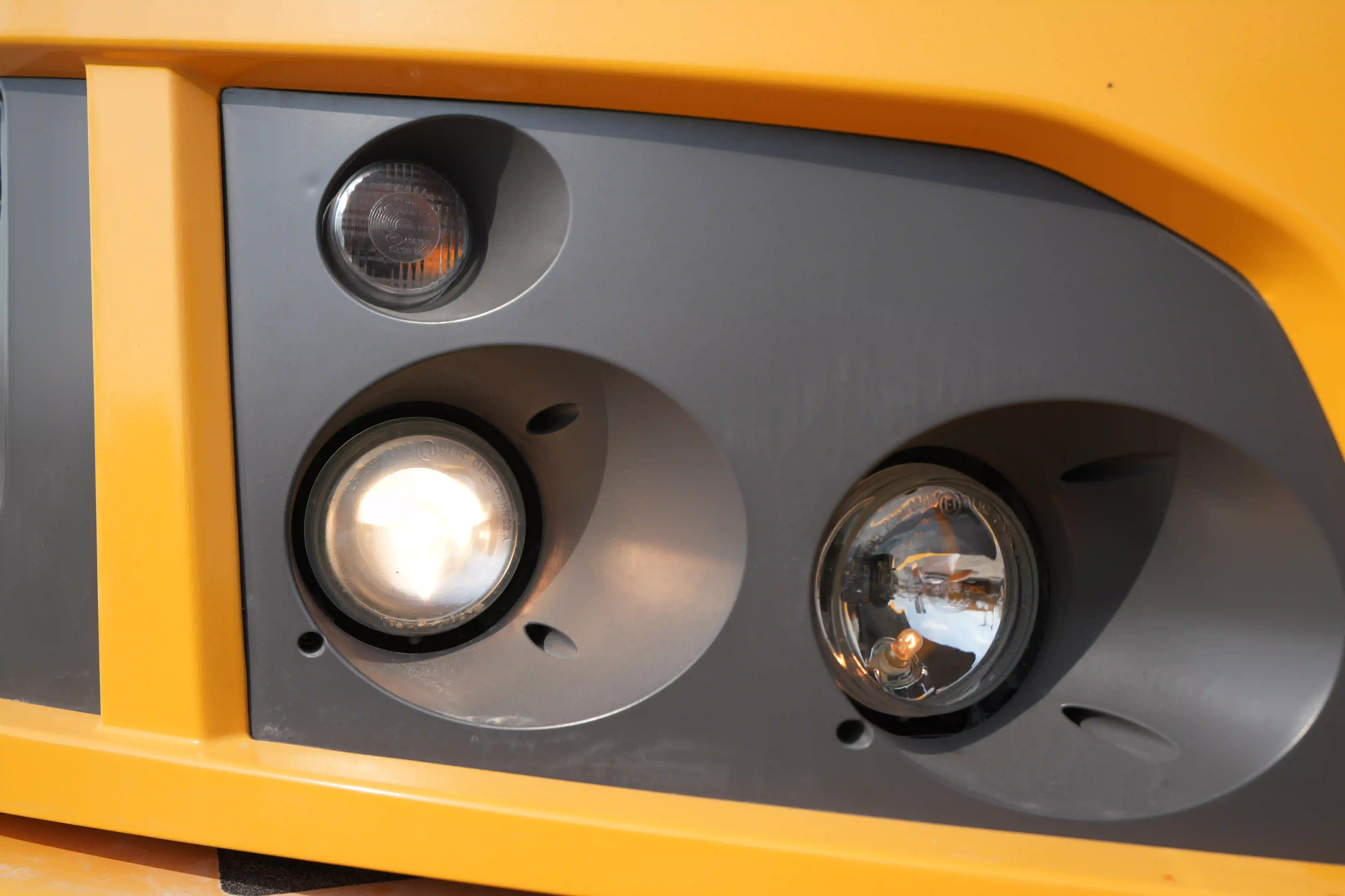 ADT-003-Volvo-A40G-articulated-dump-truck-inspection-electronic-lights-and-signals-5