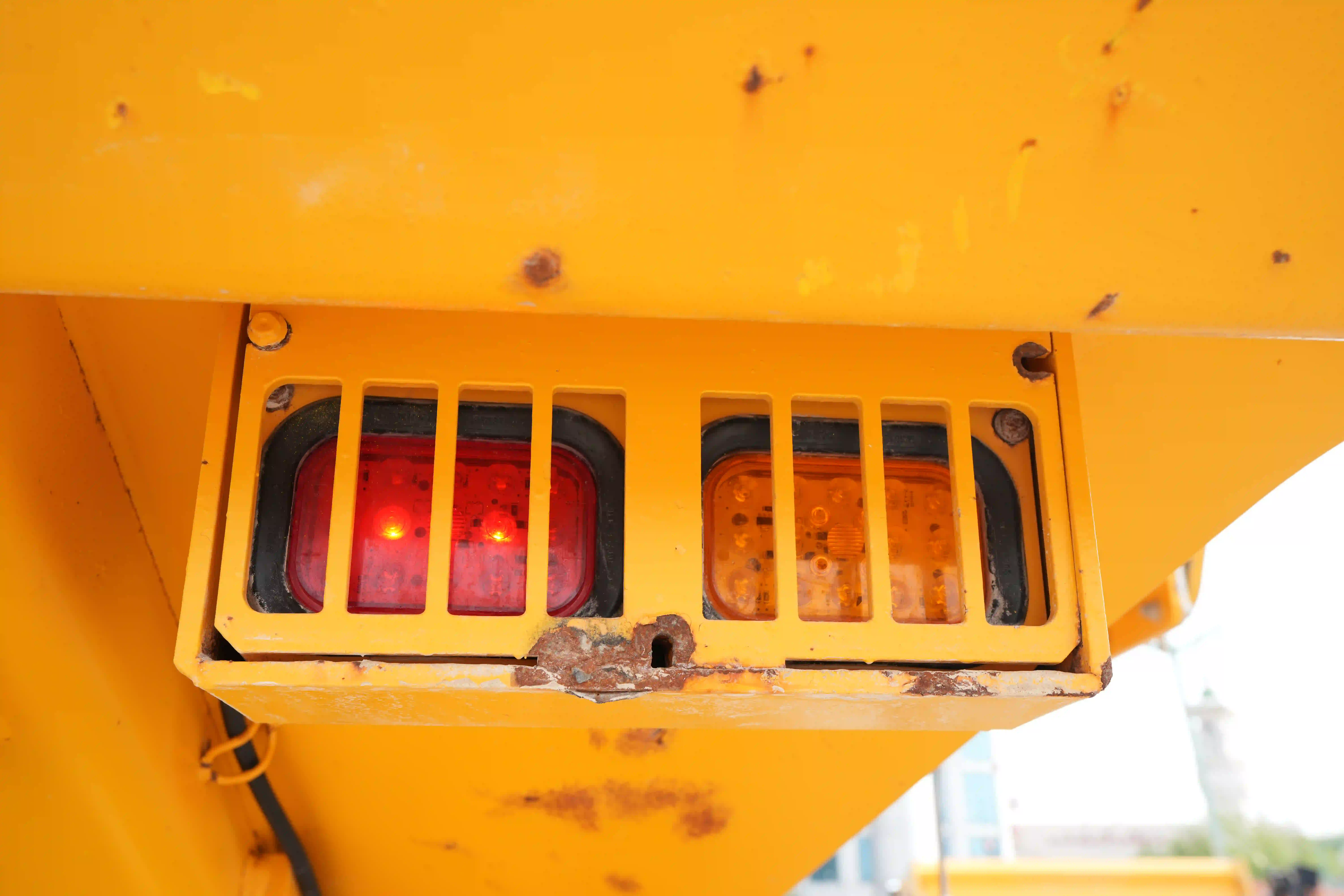 ADT-003-Volvo-A40G-articulated-dump-truck-inspection-electronic-lights-and-signals-6