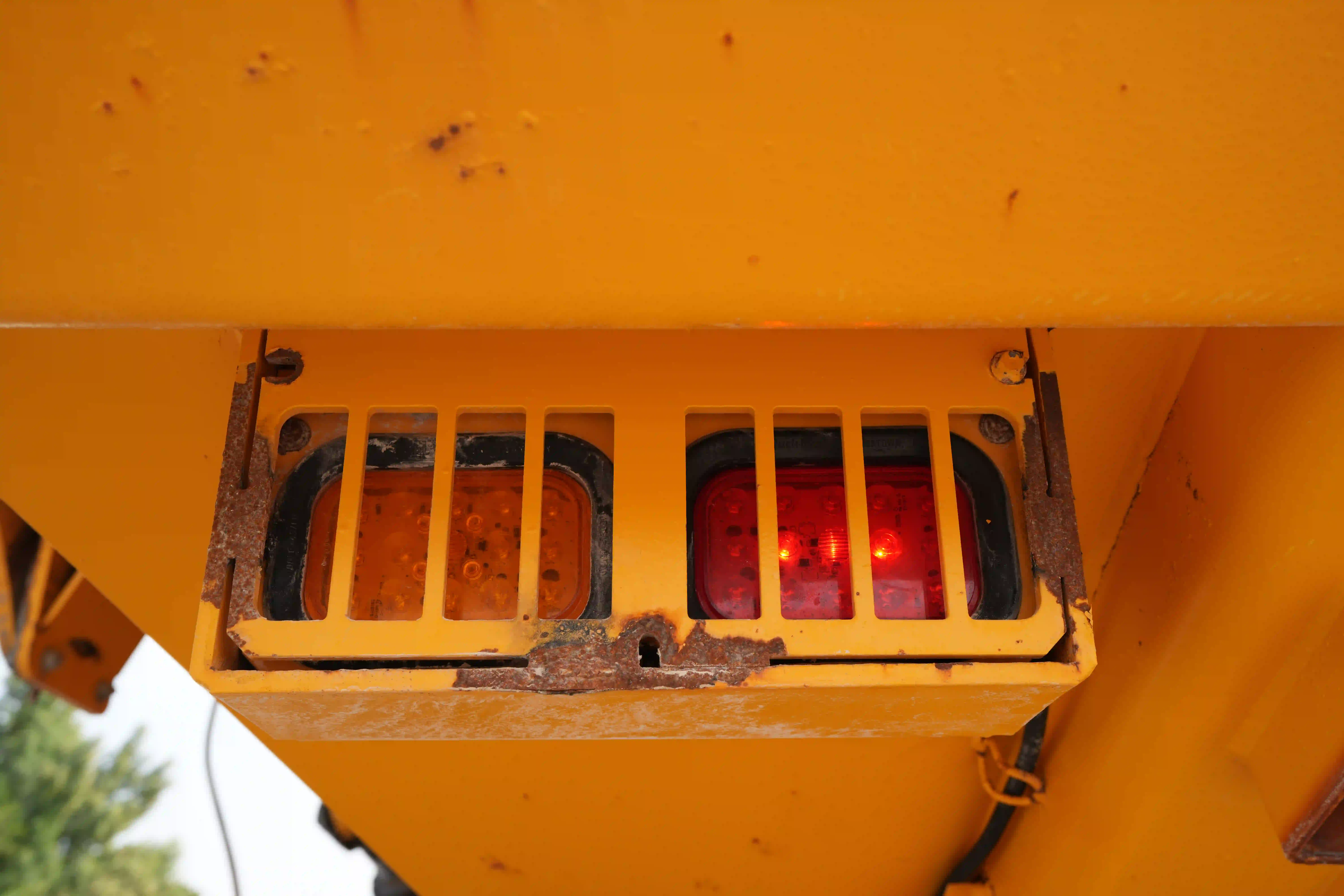 ADT-003-Volvo-A40G-articulated-dump-truck-inspection-electronic-lights-and-signals-7