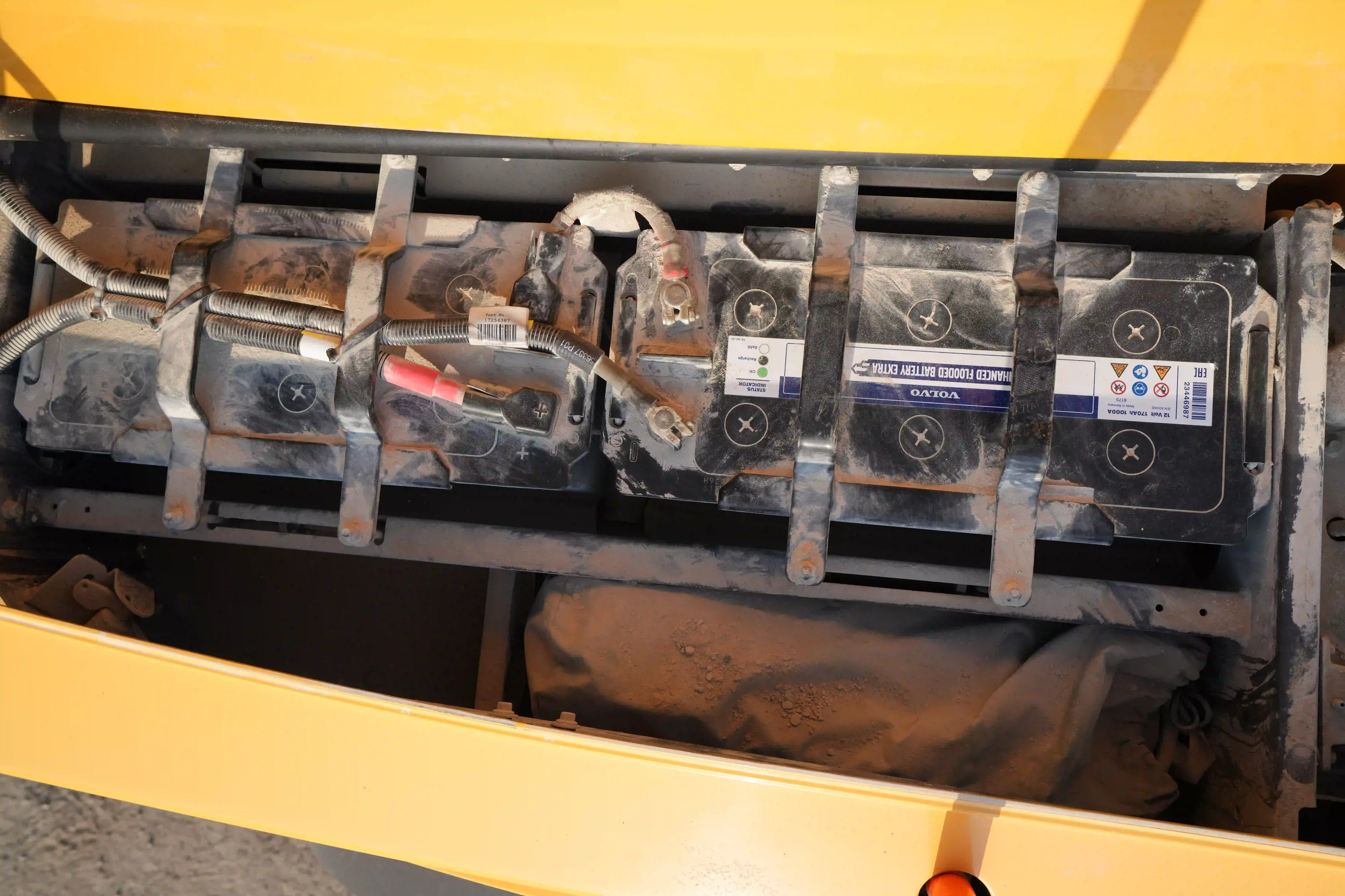ADT-003-Volvo-A40G-articulated-dump-truck-inspection-electronic-battery-2