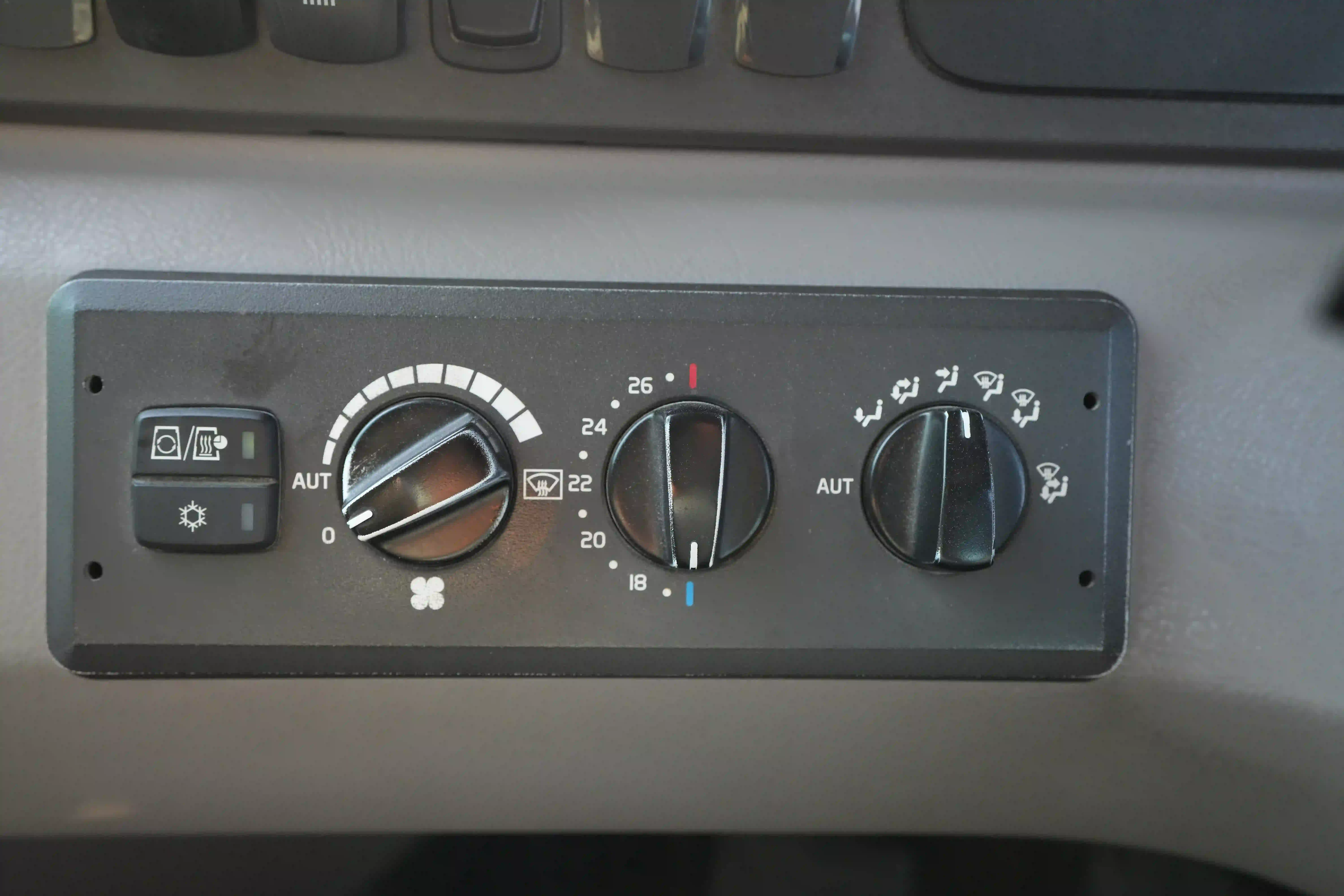 ADT-003-Volvo-A40G-articulated-dump-truck-inspection-air-conditioning-AC-control-panel