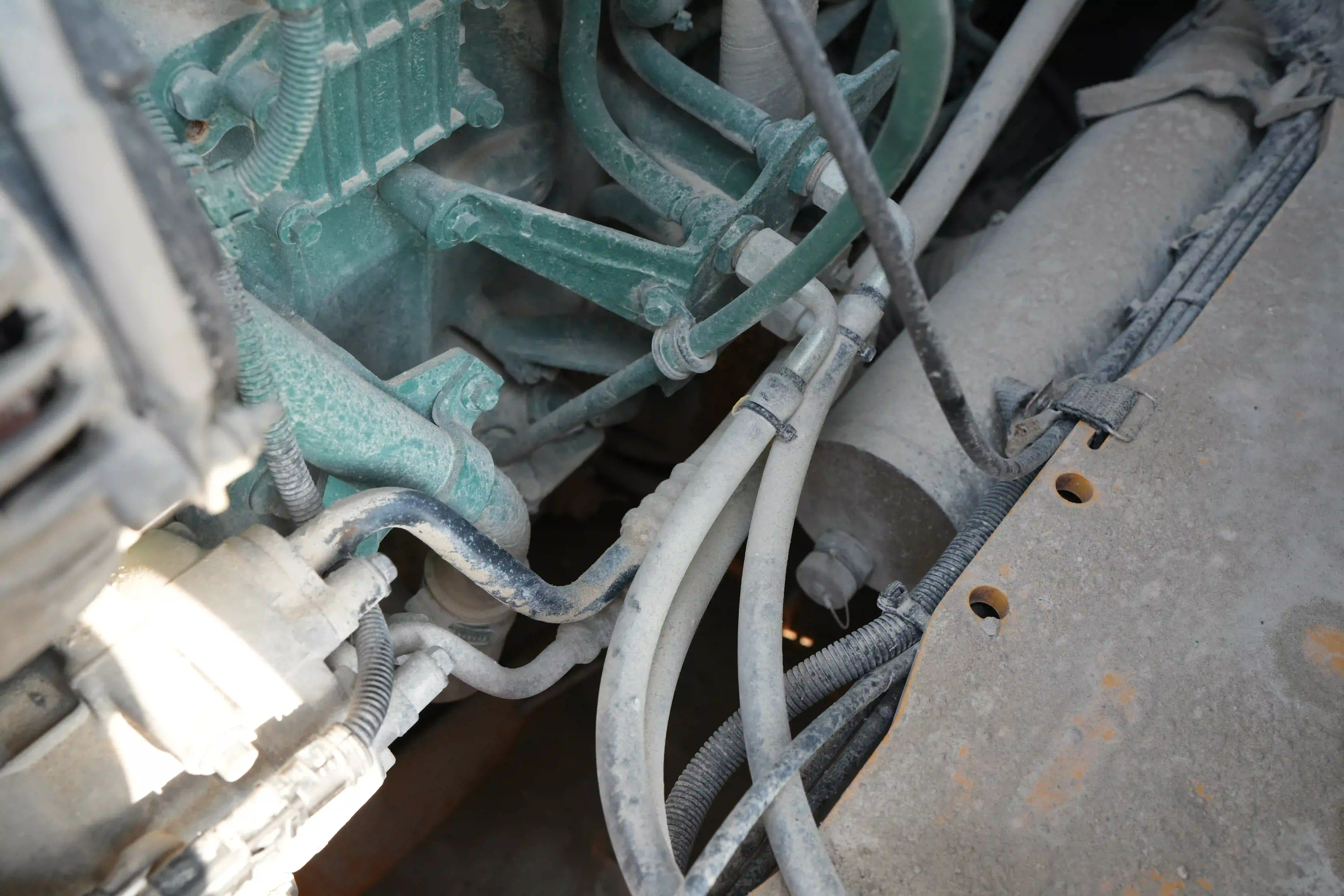 ADT-003-Volvo-A40G-articulated-dump-truck-inspection -air-conditioning-refrigerant-lines-1