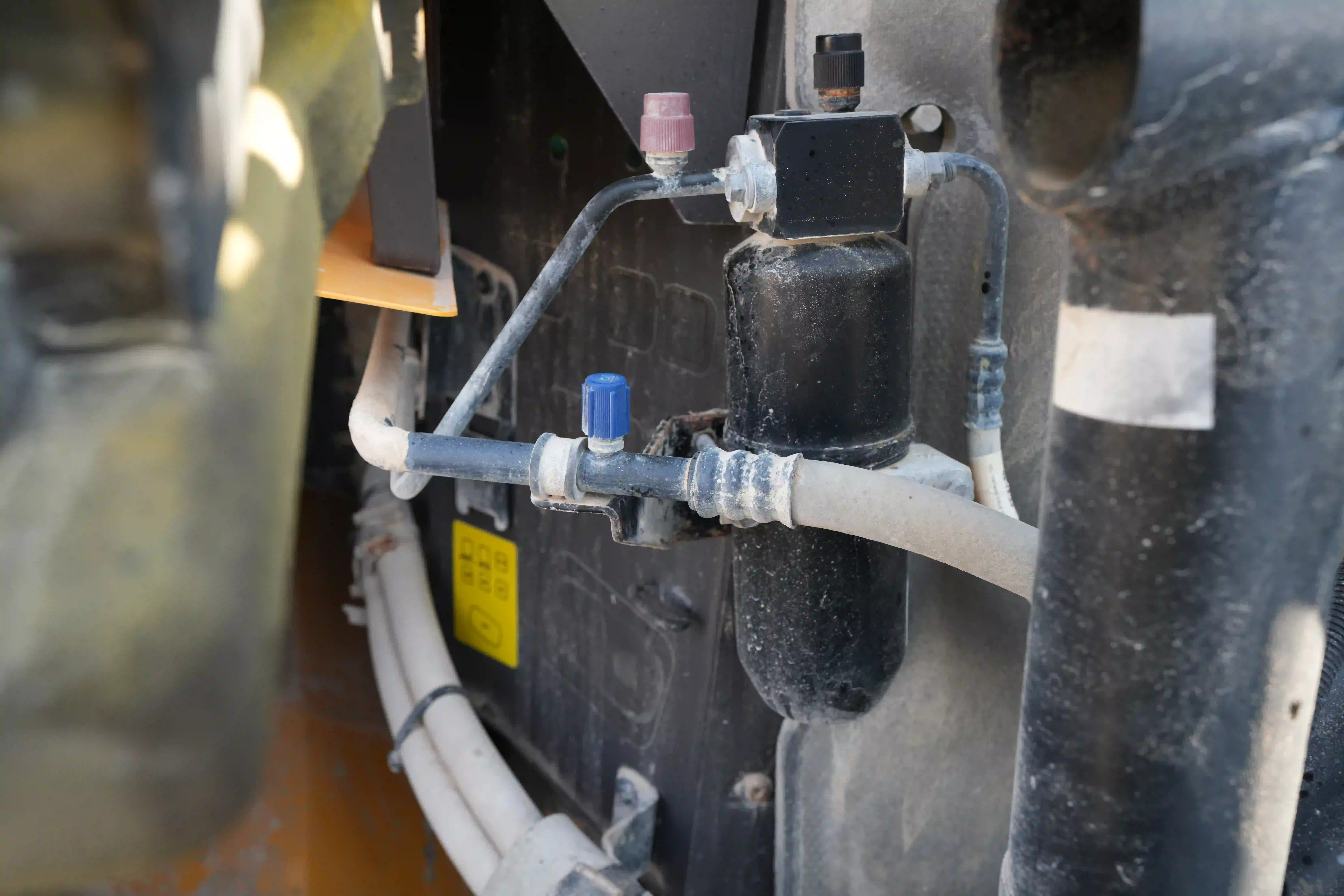 ADT-003-Volvo-A40G-articulated-dump-truck-inspection -air-conditioning-refrigerant-lines-2