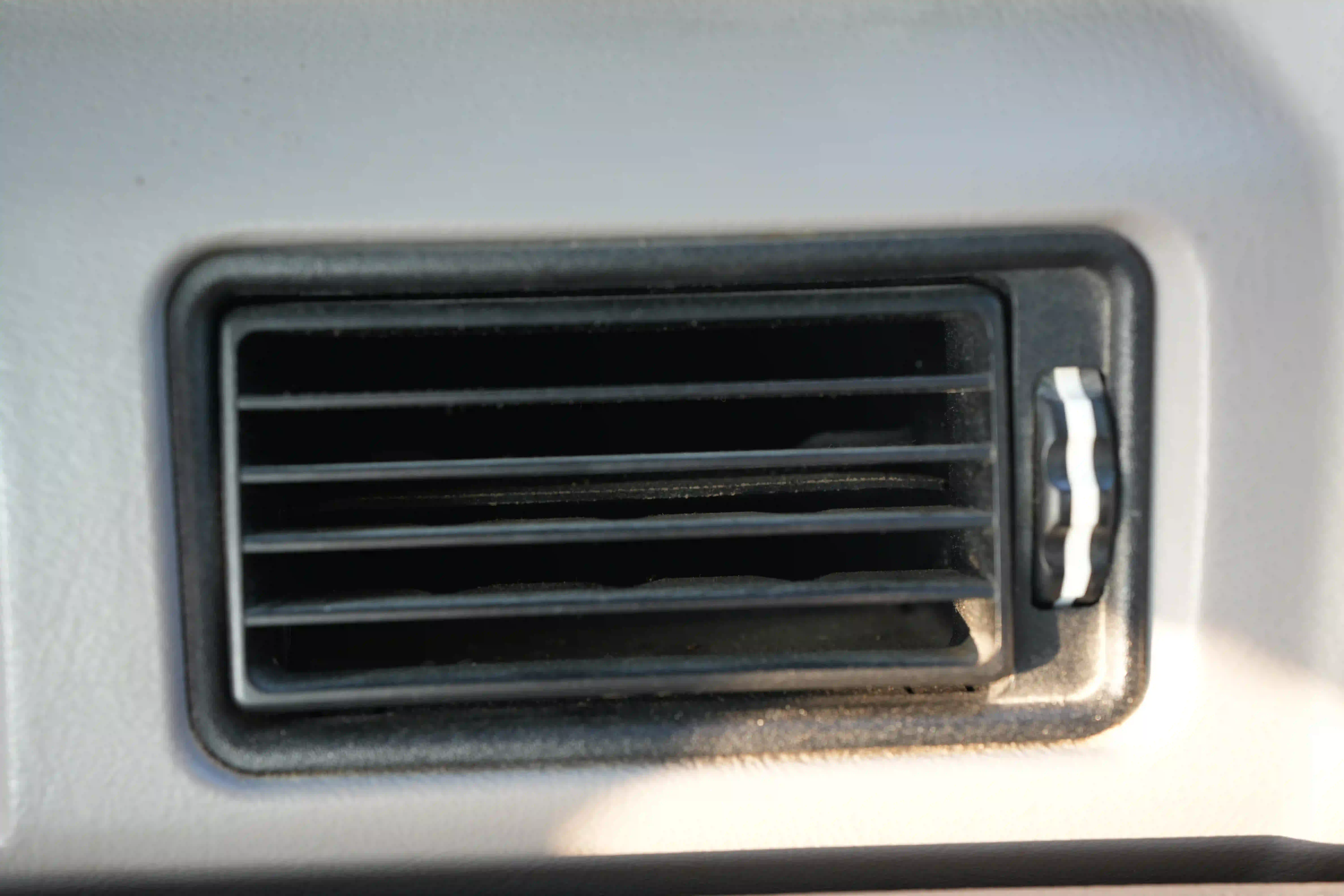 ADT-003-Volvo-A40G-articulated-dump-truck-inspection-air-conditioning-vents-and-air-flow-3