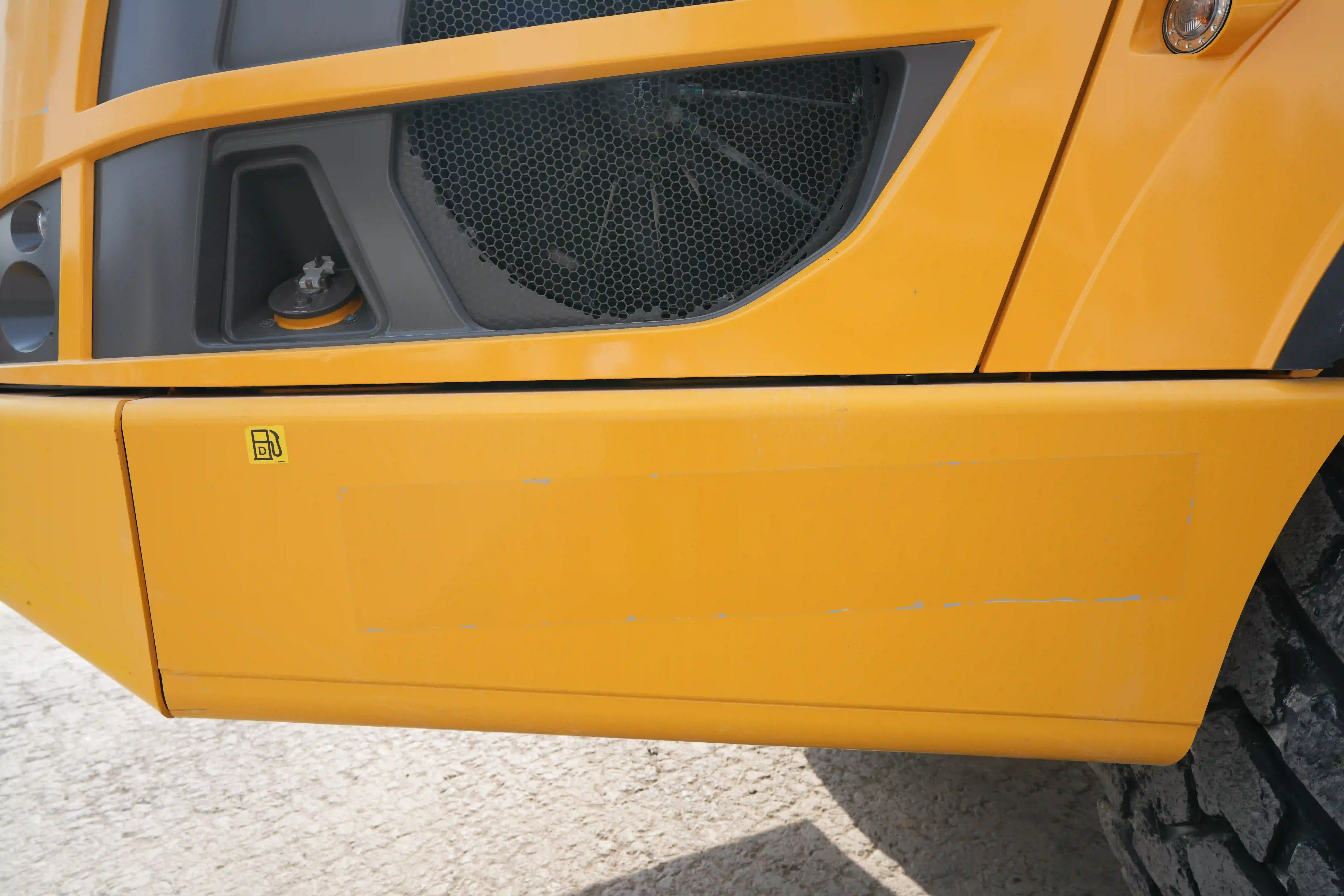 ADT-003-Volvo-A40G-articulated-dump-truck-inspection-engine-fuel-tank-3