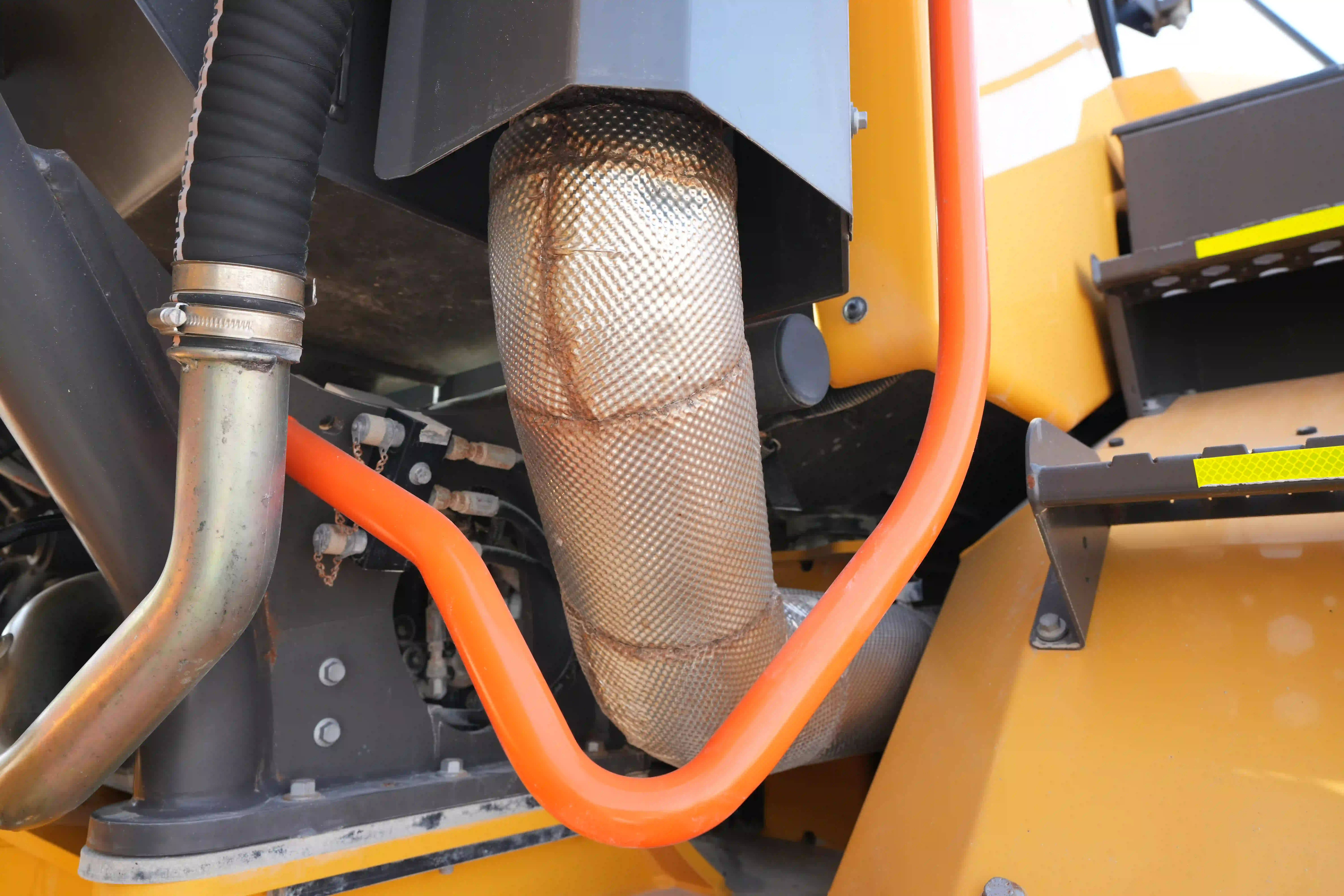 ADT-003-Volvo-A40G-articulated-dump-truck-inspection-engine-exhaust-system-1