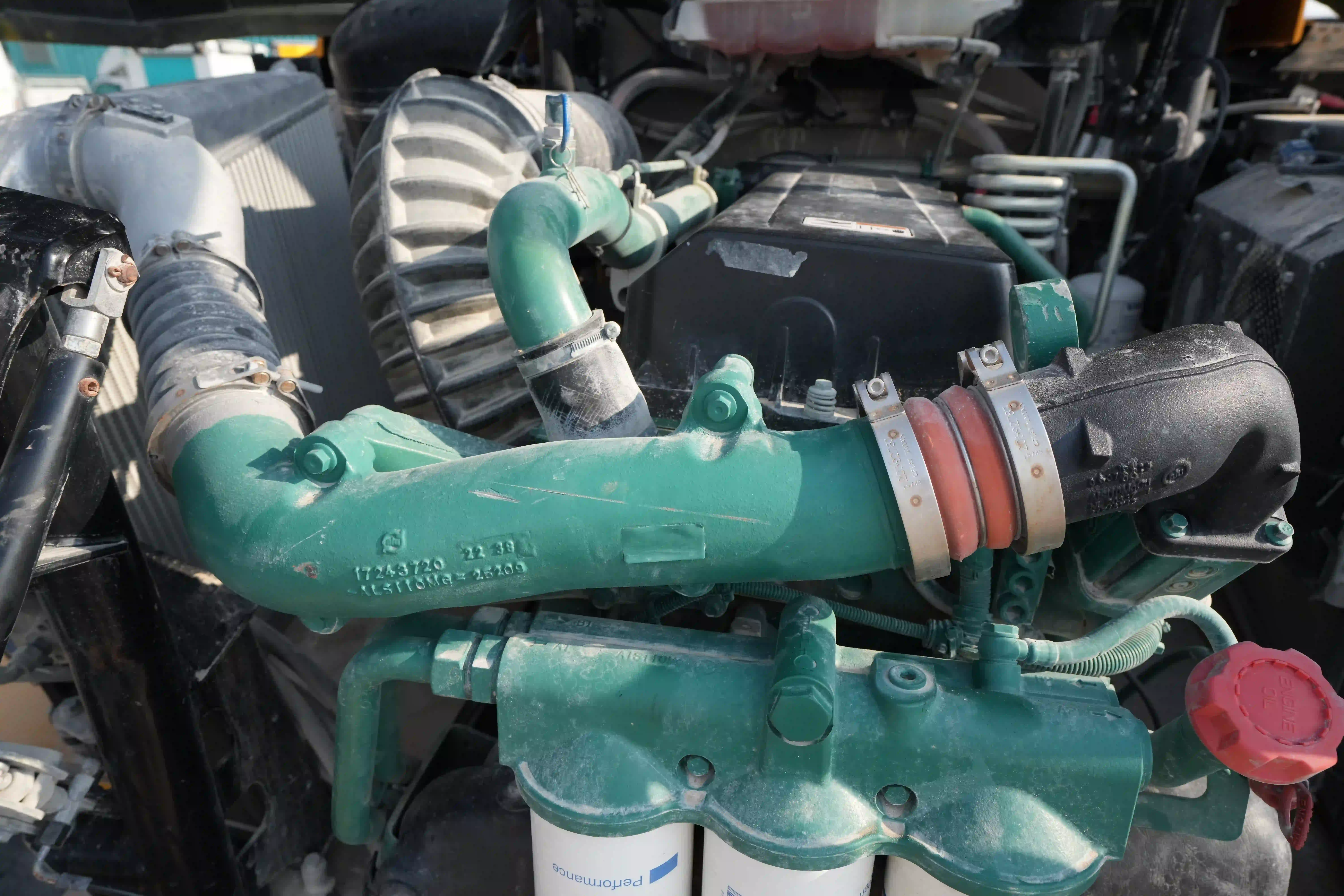 ADT-003-Volvo-A40G-articulated-dump-truck-inspection-engine-hoses-1
