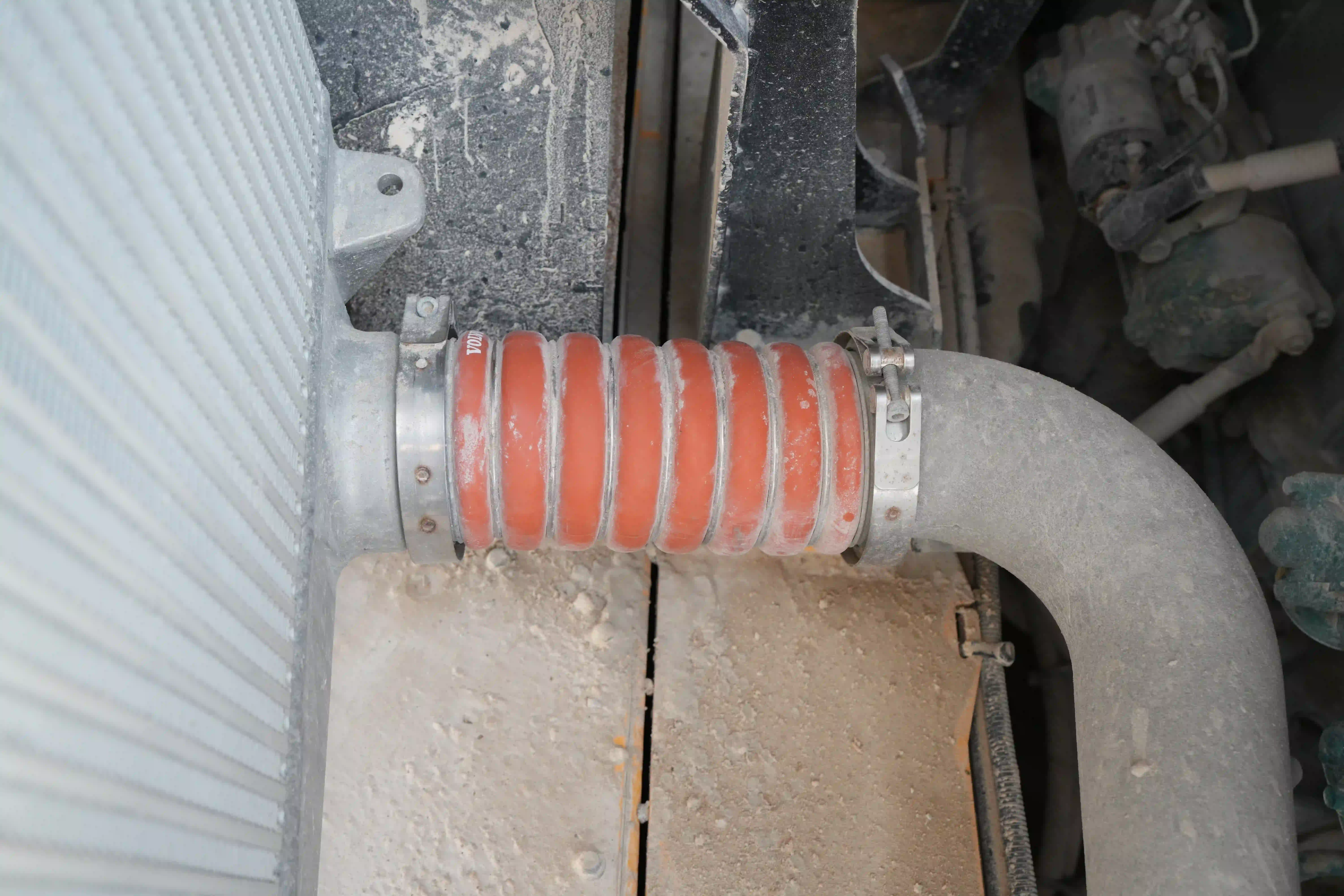 ADT-003-Volvo-A40G-articulated-dump-truck-inspection-engine-hoses-2