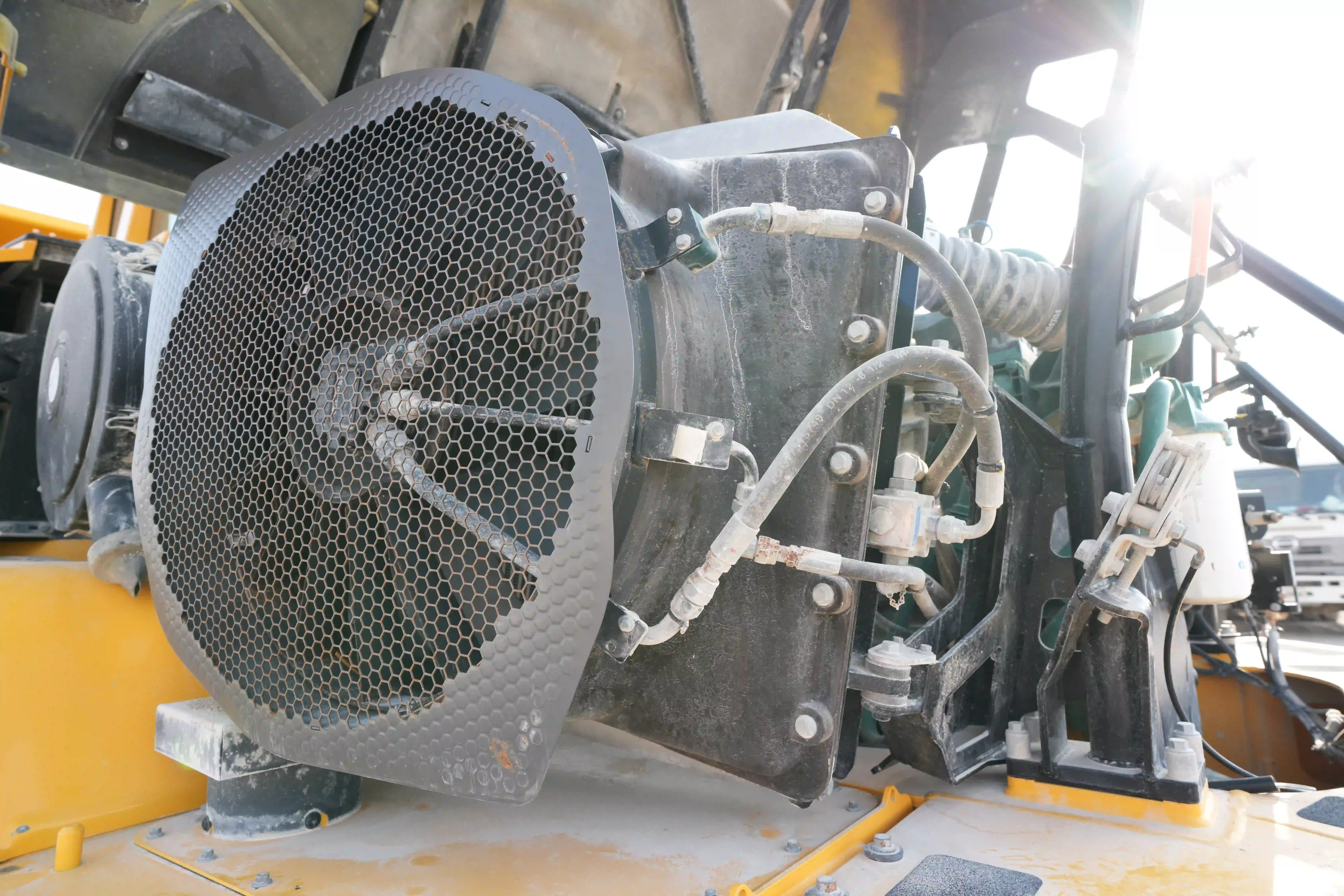 ADT-003-Volvo-A40G-articulated-dump-truck-inspection-engine-cooling-fan-and-fan-guard-2