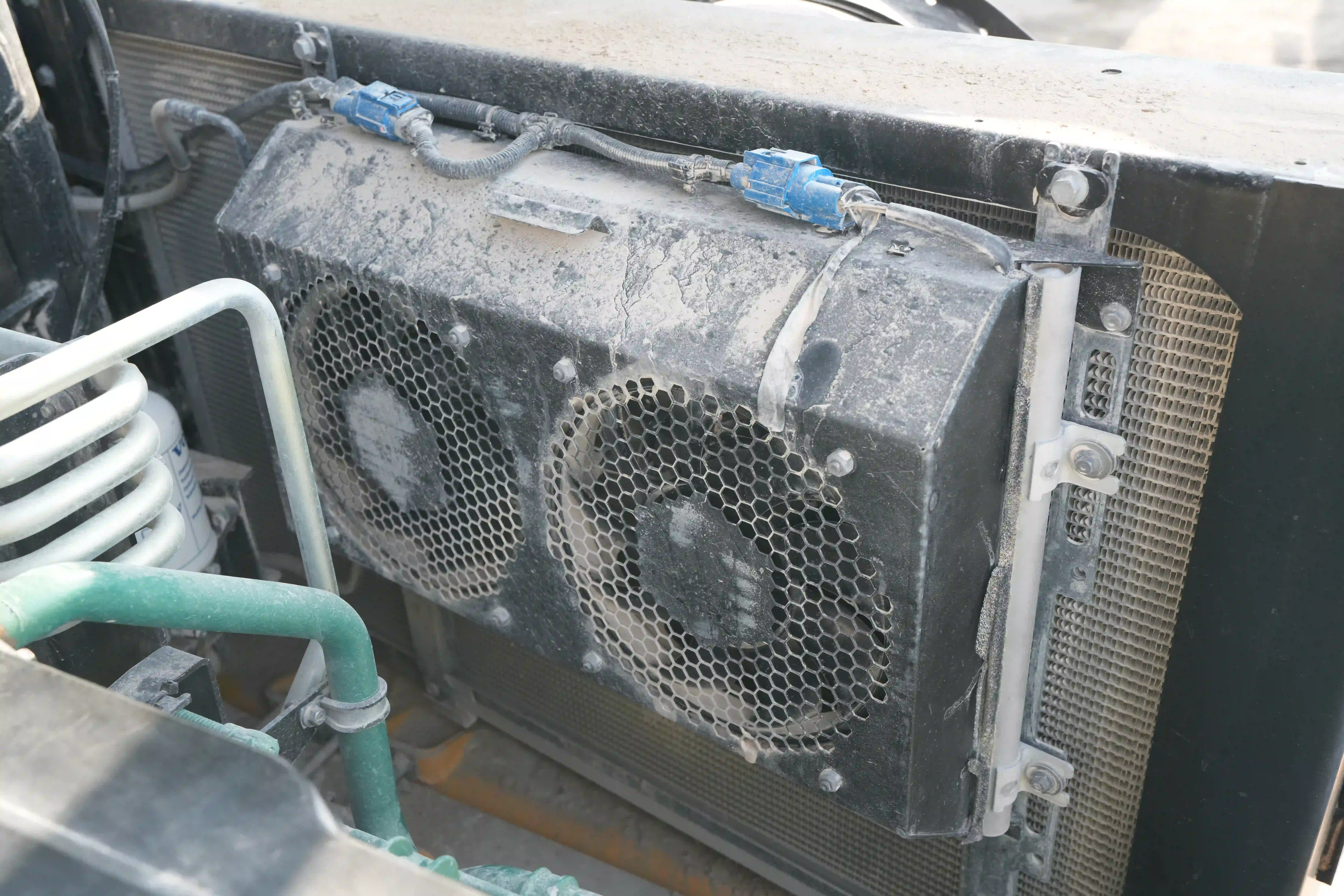 ADT-003-Volvo-A40G-articulated-dump-truck-inspection-engine-cooling-fan-and-fan-guard-3