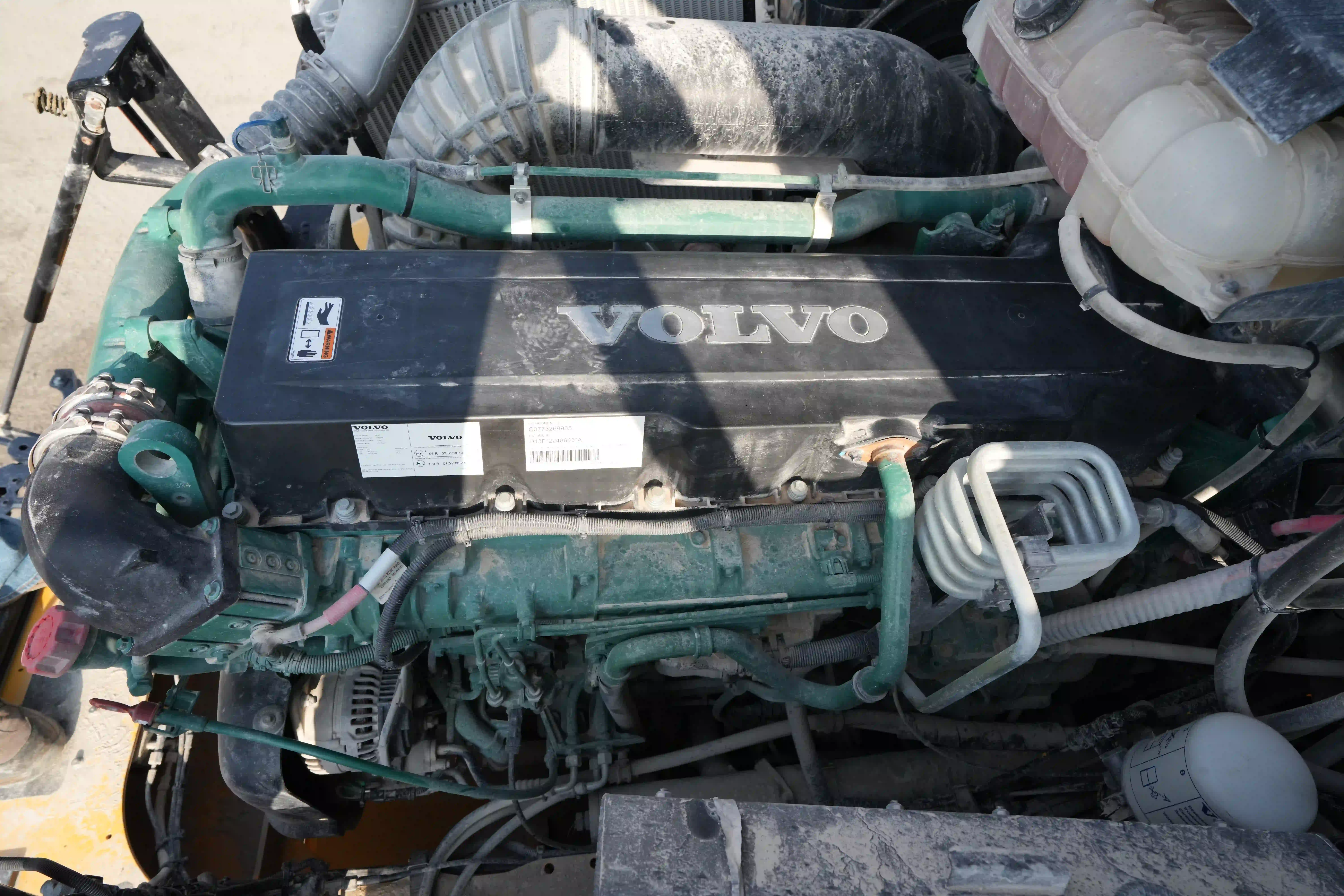 ADT-003-Volvo-A40G-articulated-dump-truck-inspection-engine-engine-oil-leaks-1