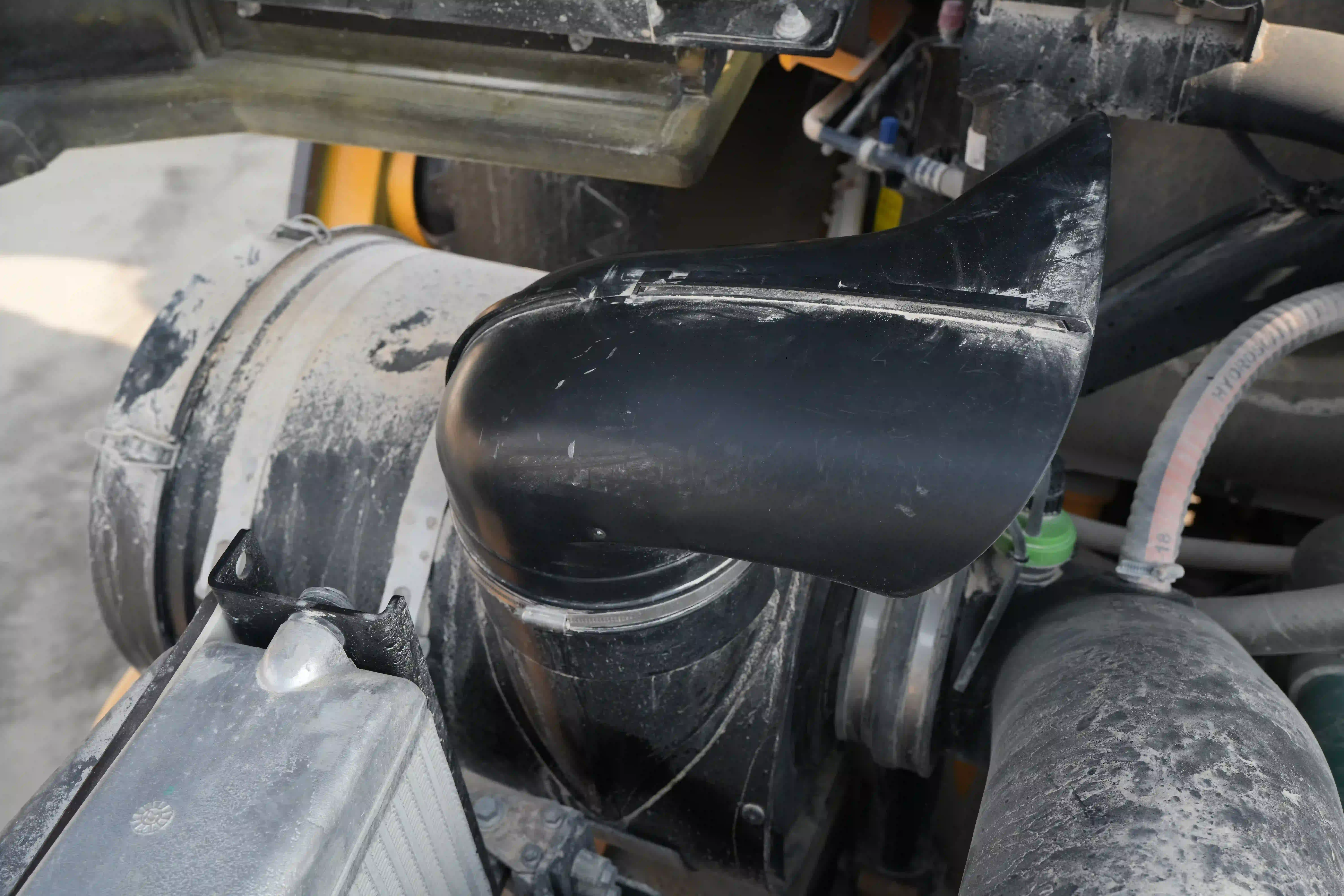 ADT-003-Volvo-A40G-articulated-dump-truck-inspection-engine-air-intake-system-1