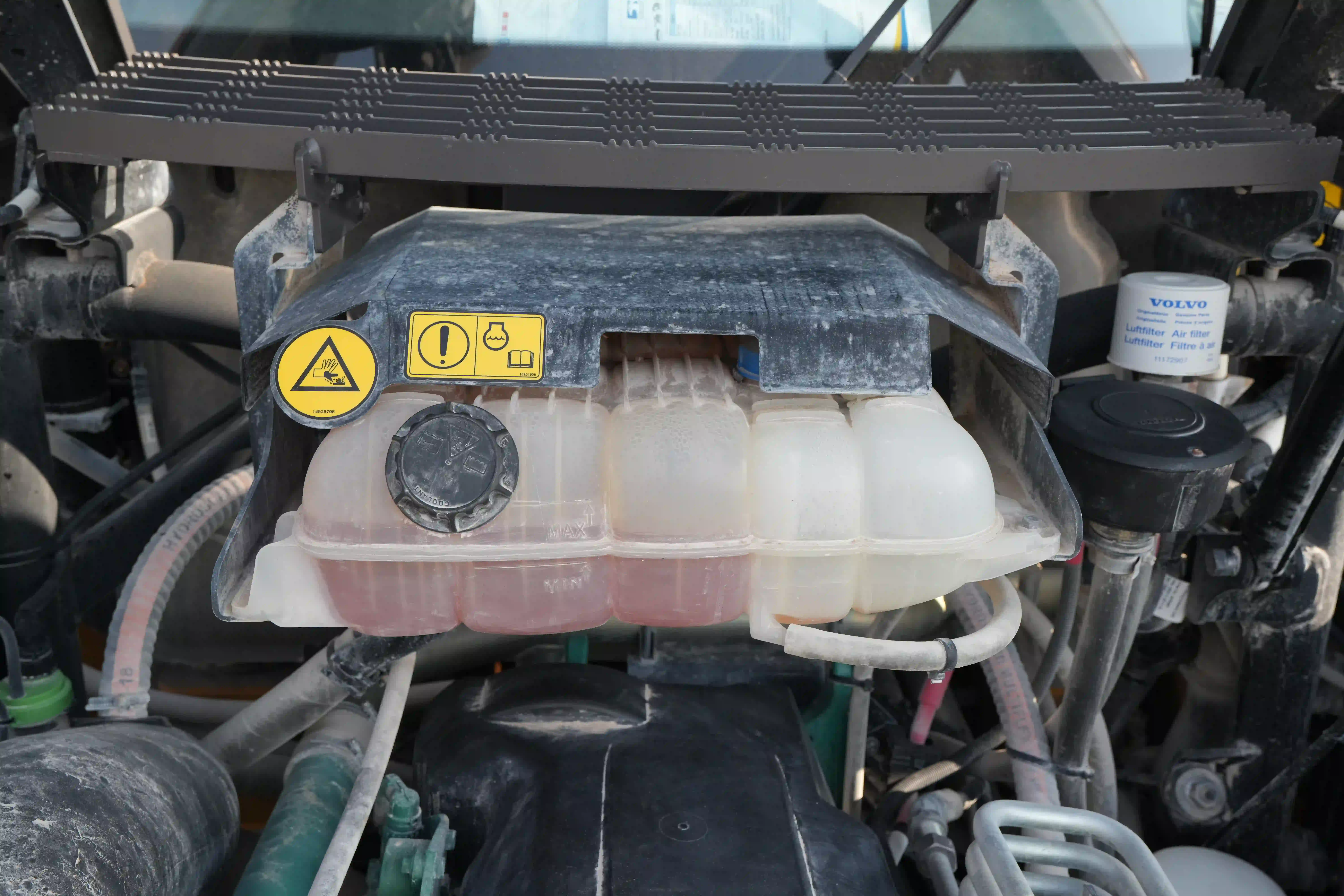 ADT-003-Volvo-A40G-articulated-dump-truck-inspection-engine-radiator-condenser-intercooler-hydraulic-cooler-2
