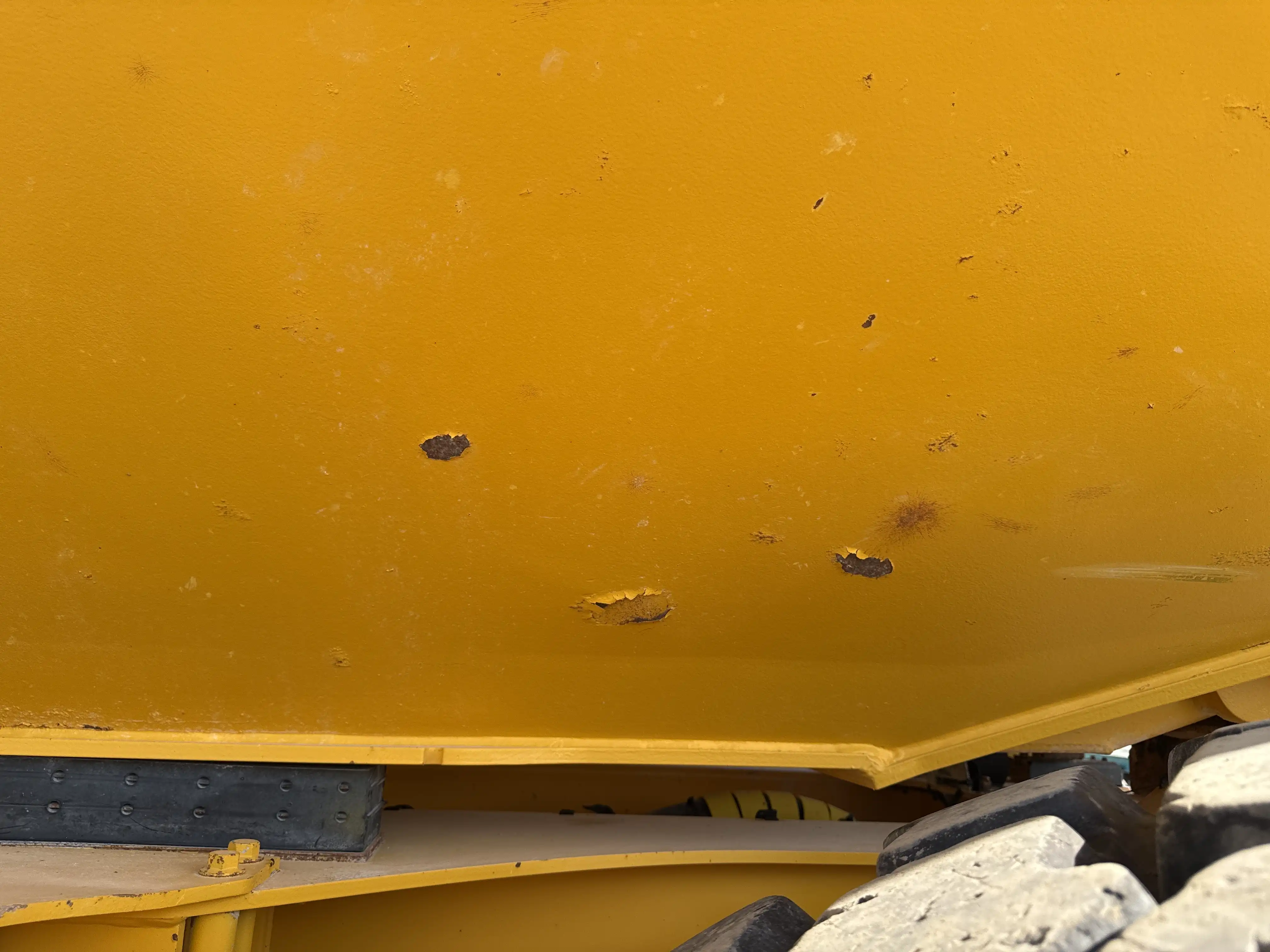 ADT-002-Volvo-A40G-articulated-dump-truck-inspection-structure-paint-3