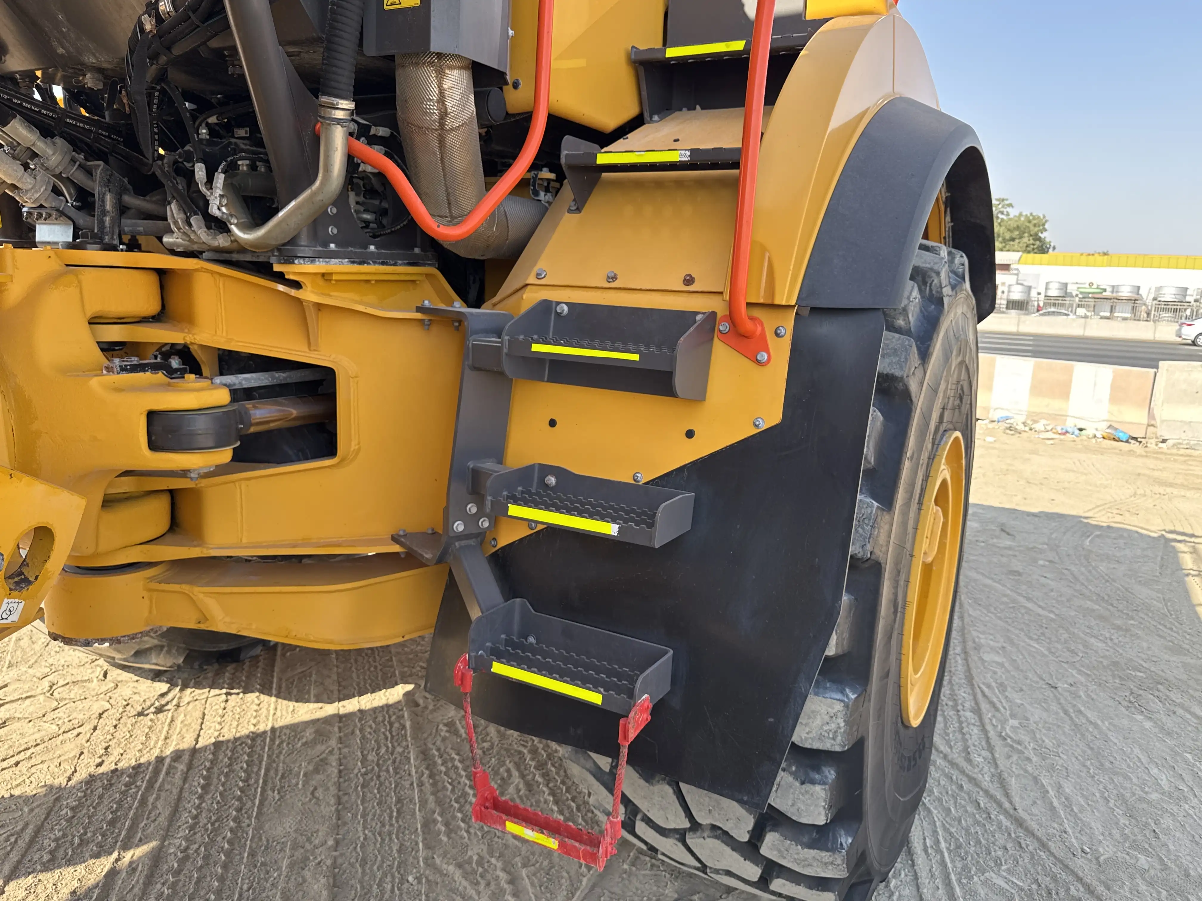 ADT-002-Volvo-A40G-articulated-dump-truck-inspection-structure-steps-ladders-1