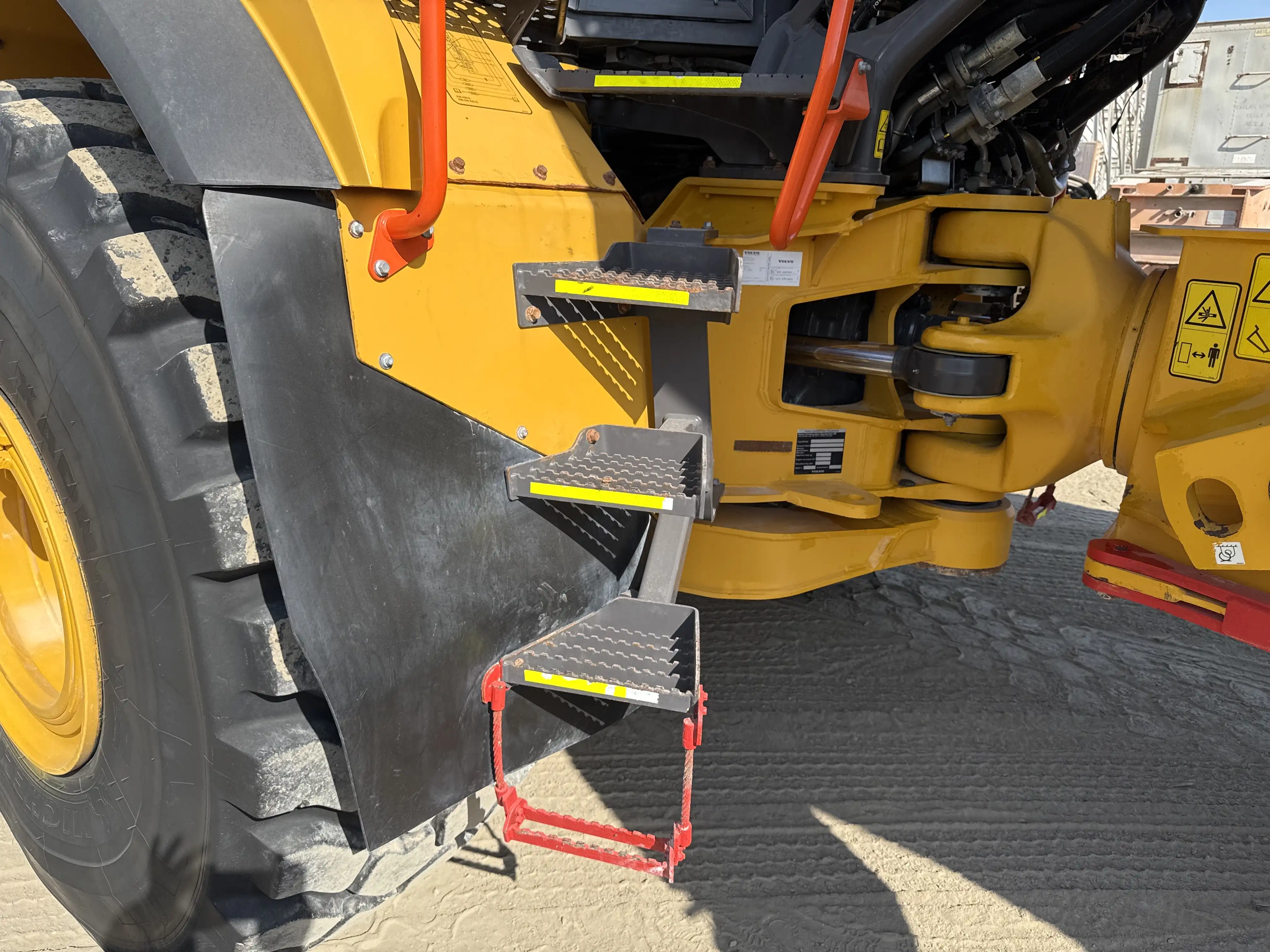 ADT-002-Volvo-A40G-articulated-dump-truck-inspection-structure-steps-ladders-3