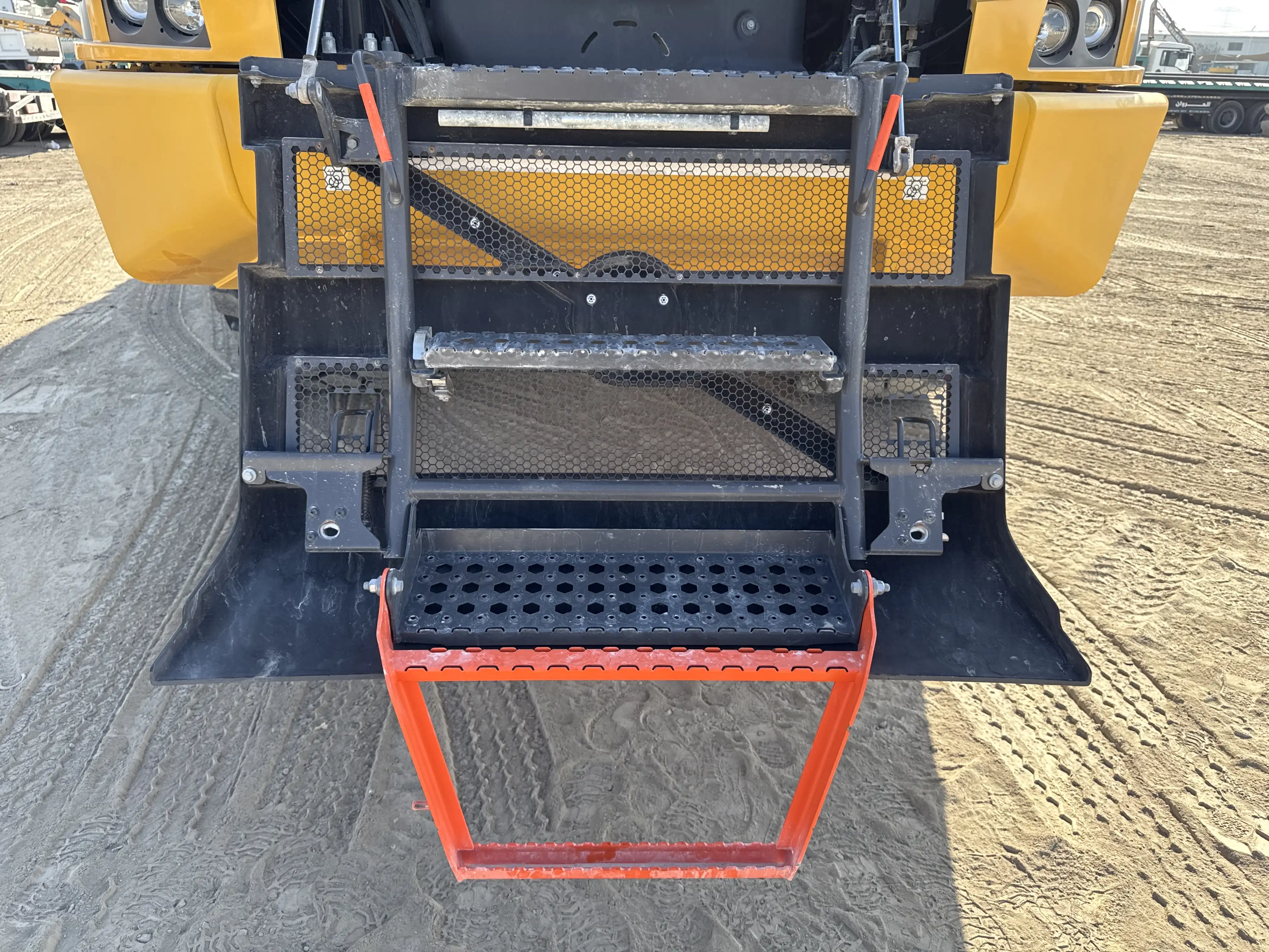 ADT-002-Volvo-A40G-articulated-dump-truck-inspection-structure-steps-ladders-4