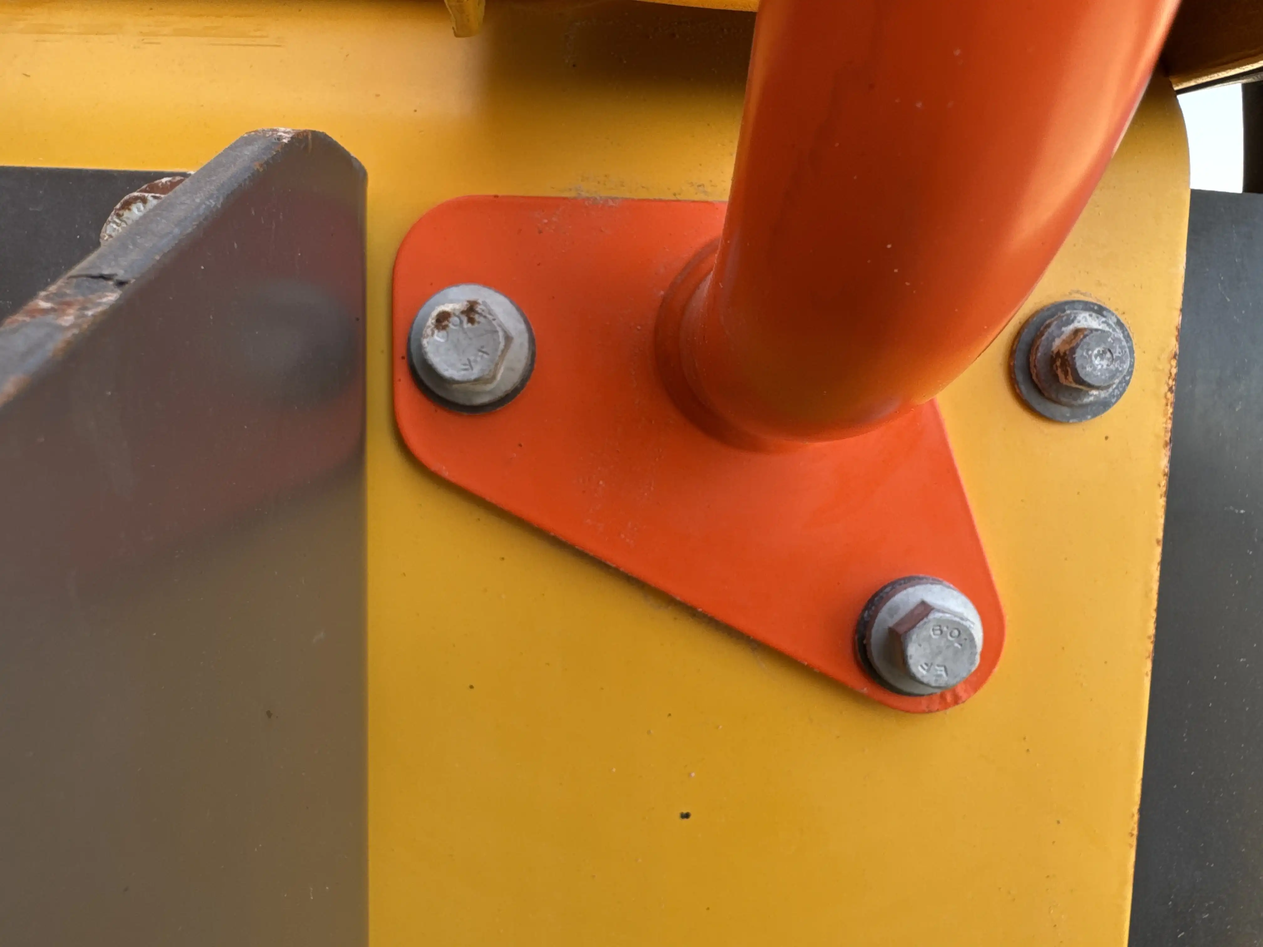 ADT-002-Volvo-A40G-articulated-dump-truck-inspection-structure-handrails-1