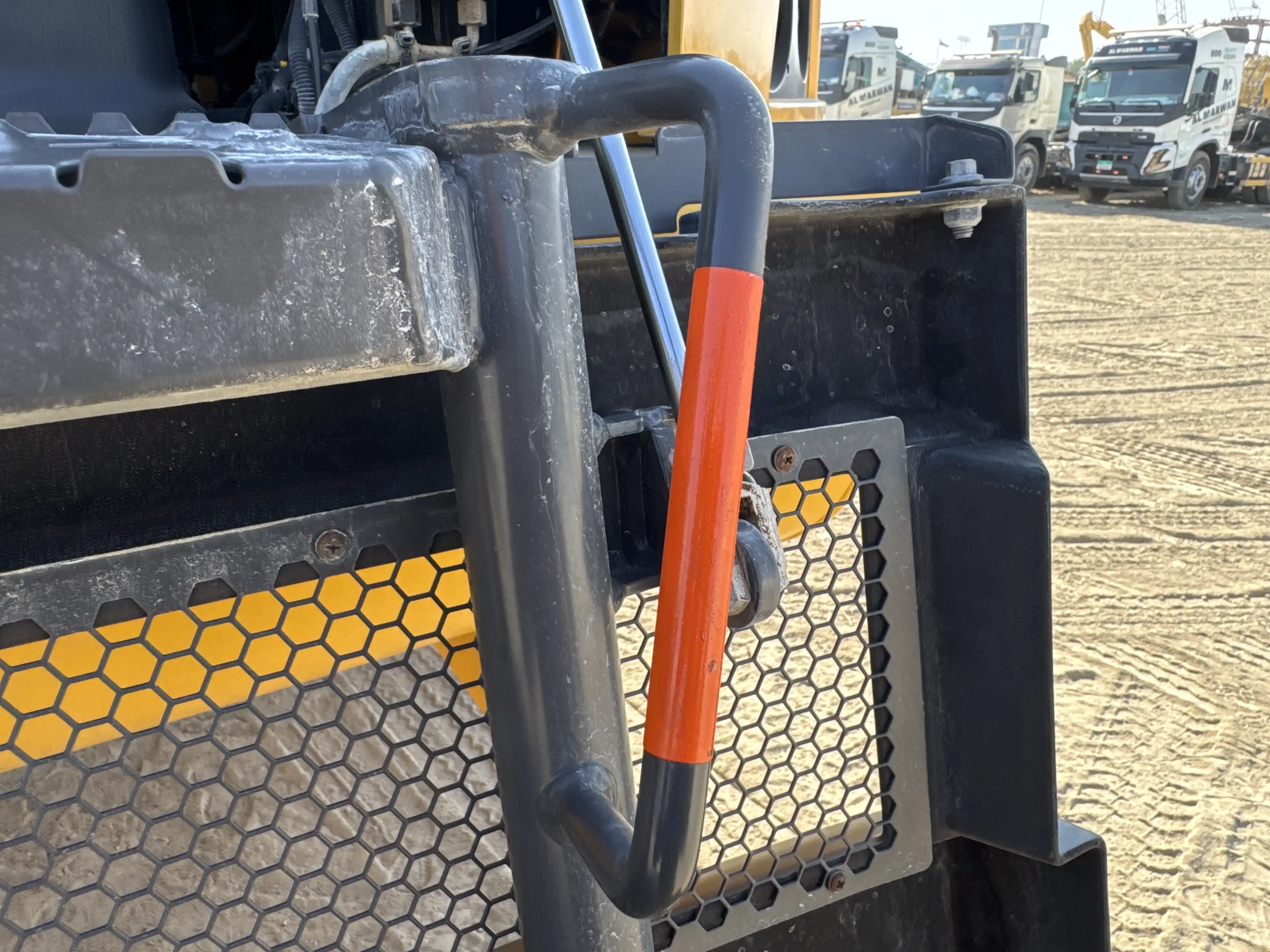 ADT-002-Volvo-A40G-articulated-dump-truck-inspection-structure-handrails-3