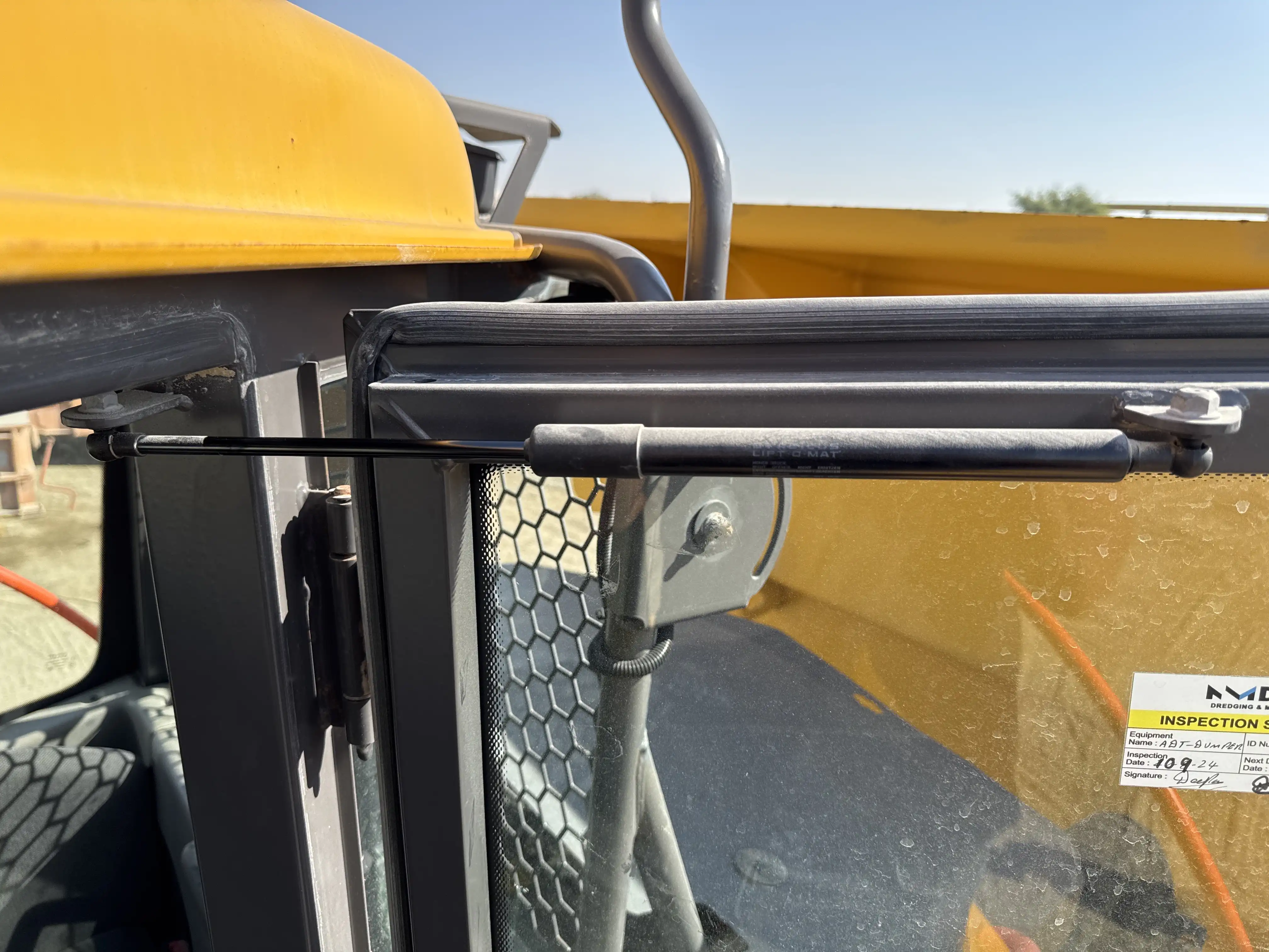 ADT-002-Volvo-A40G-articulated-dump-truck-inspection-structure-doors-3