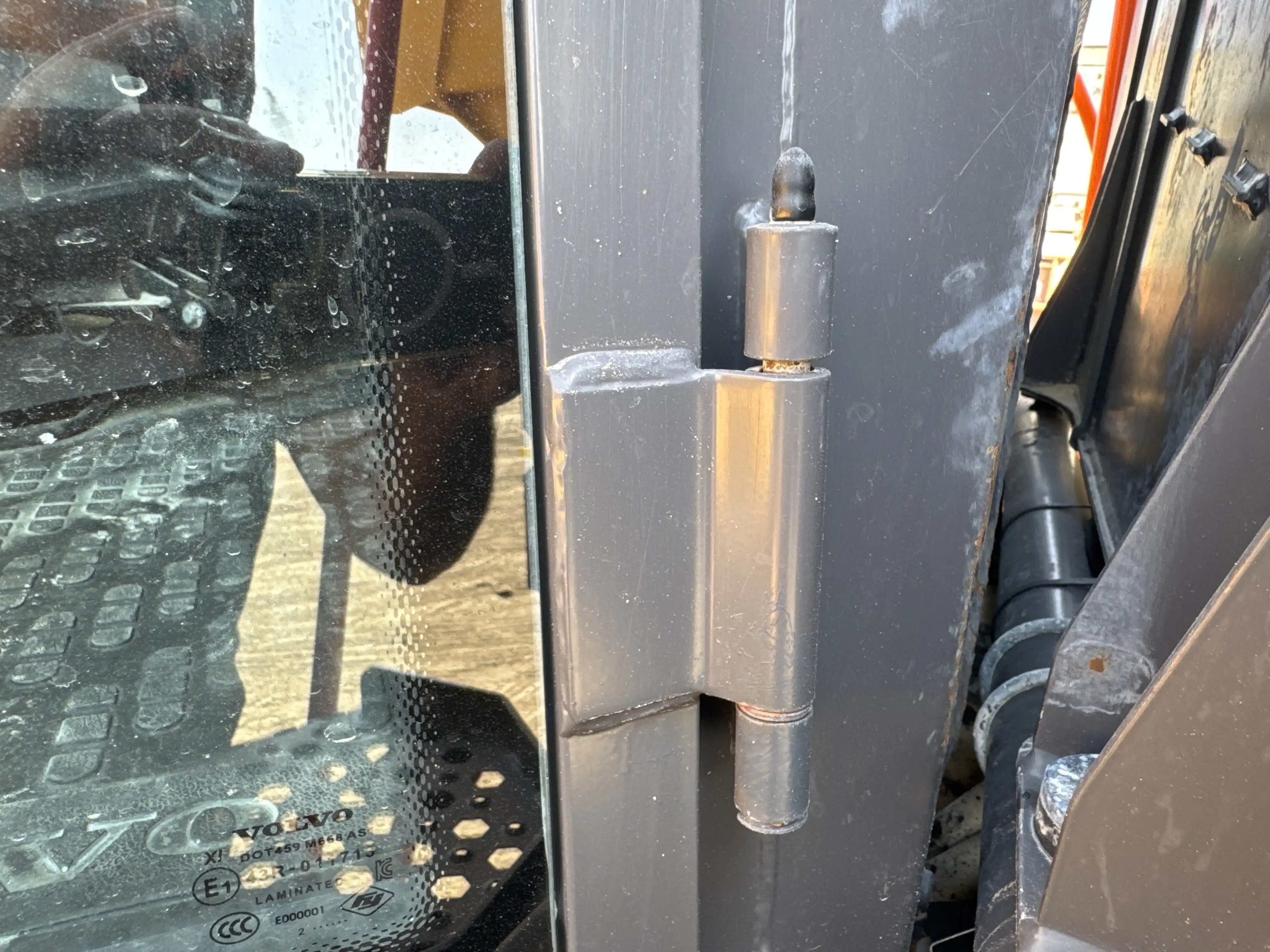 ADT-002-Volvo-A40G-articulated-dump-truck-inspection-structure-doors-4