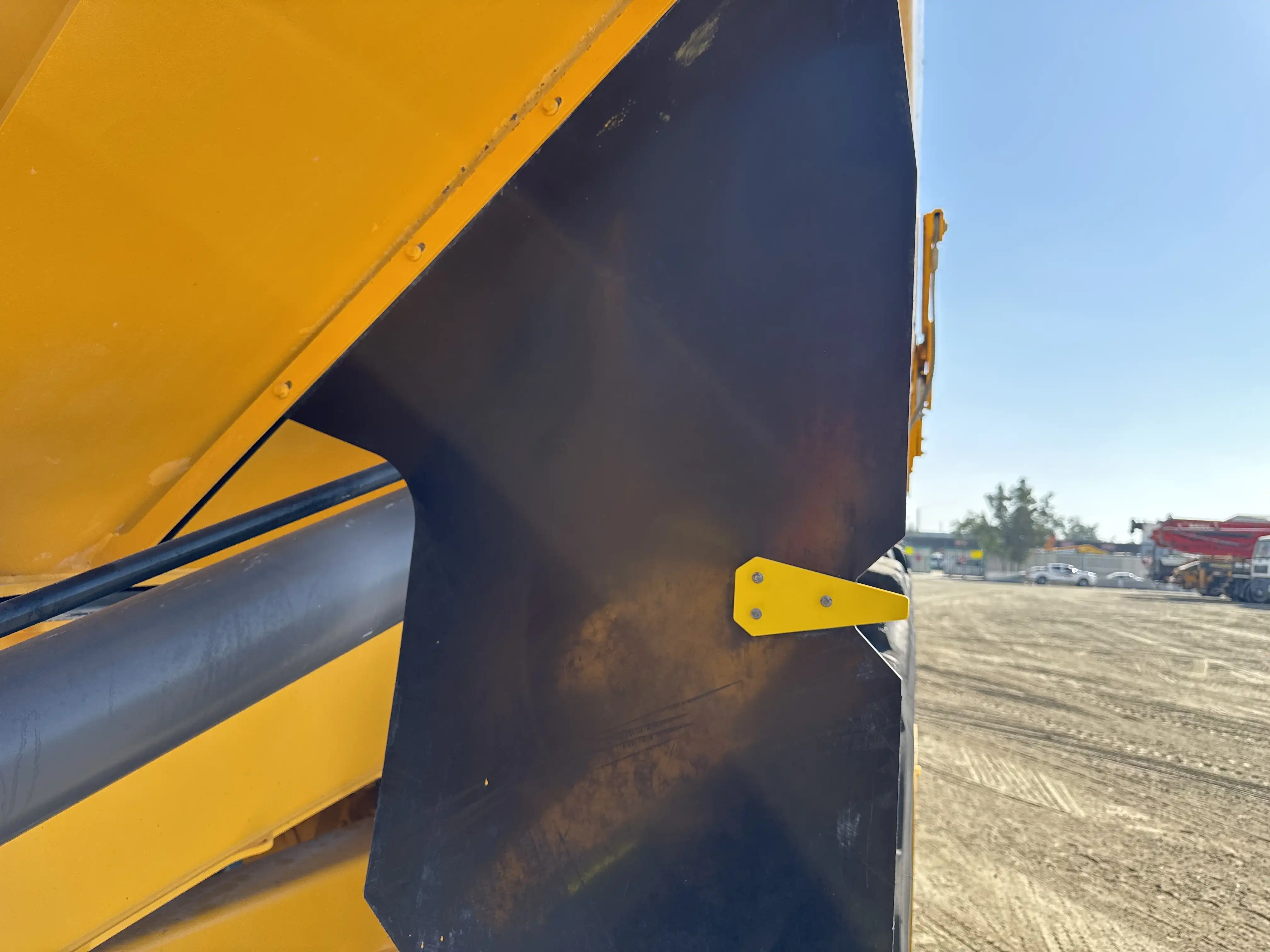 ADT-002-Volvo-A40G-articulated-dump-truck-inspection-structure-sheet-metal-fiberglass-2