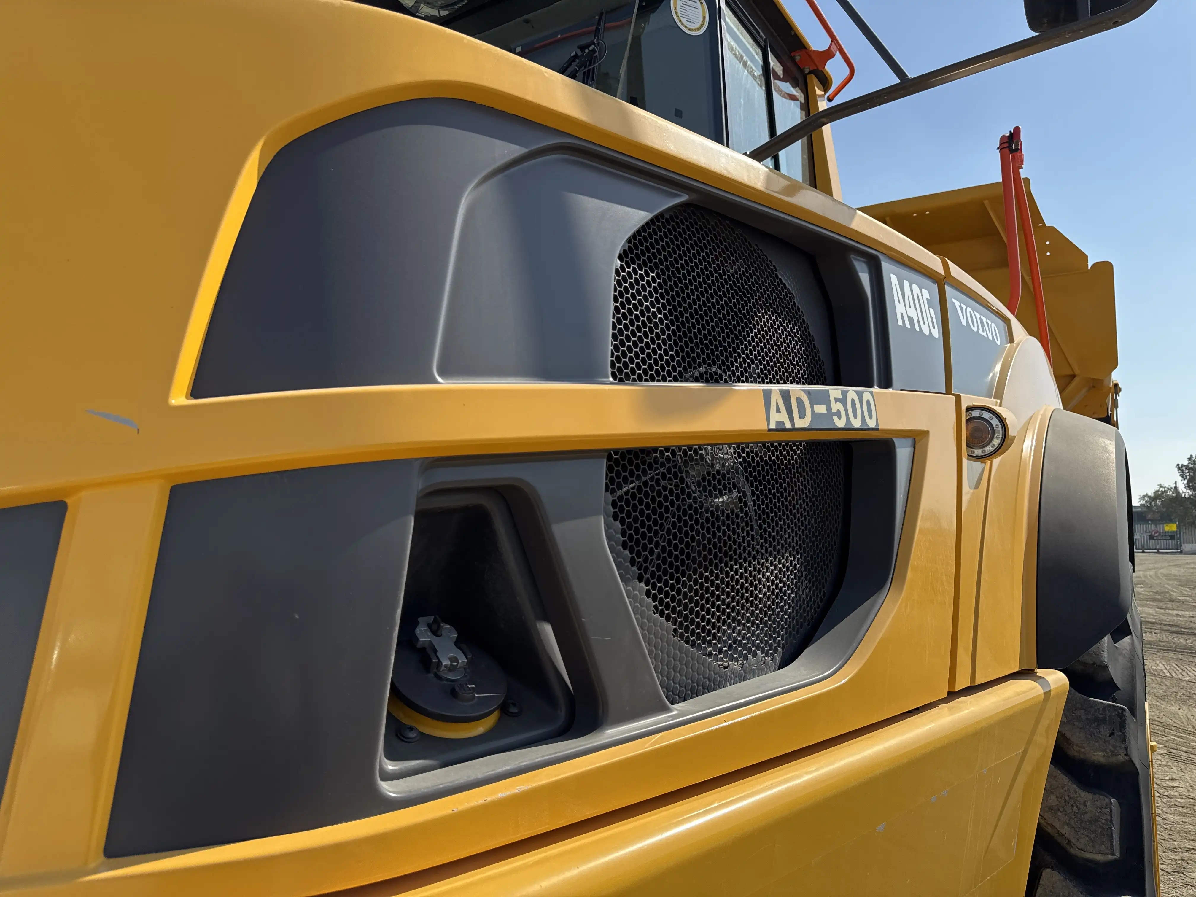ADT-002-Volvo-A40G-articulated-dump-truck-inspection-structure-sheet-metal-fiberglass-3