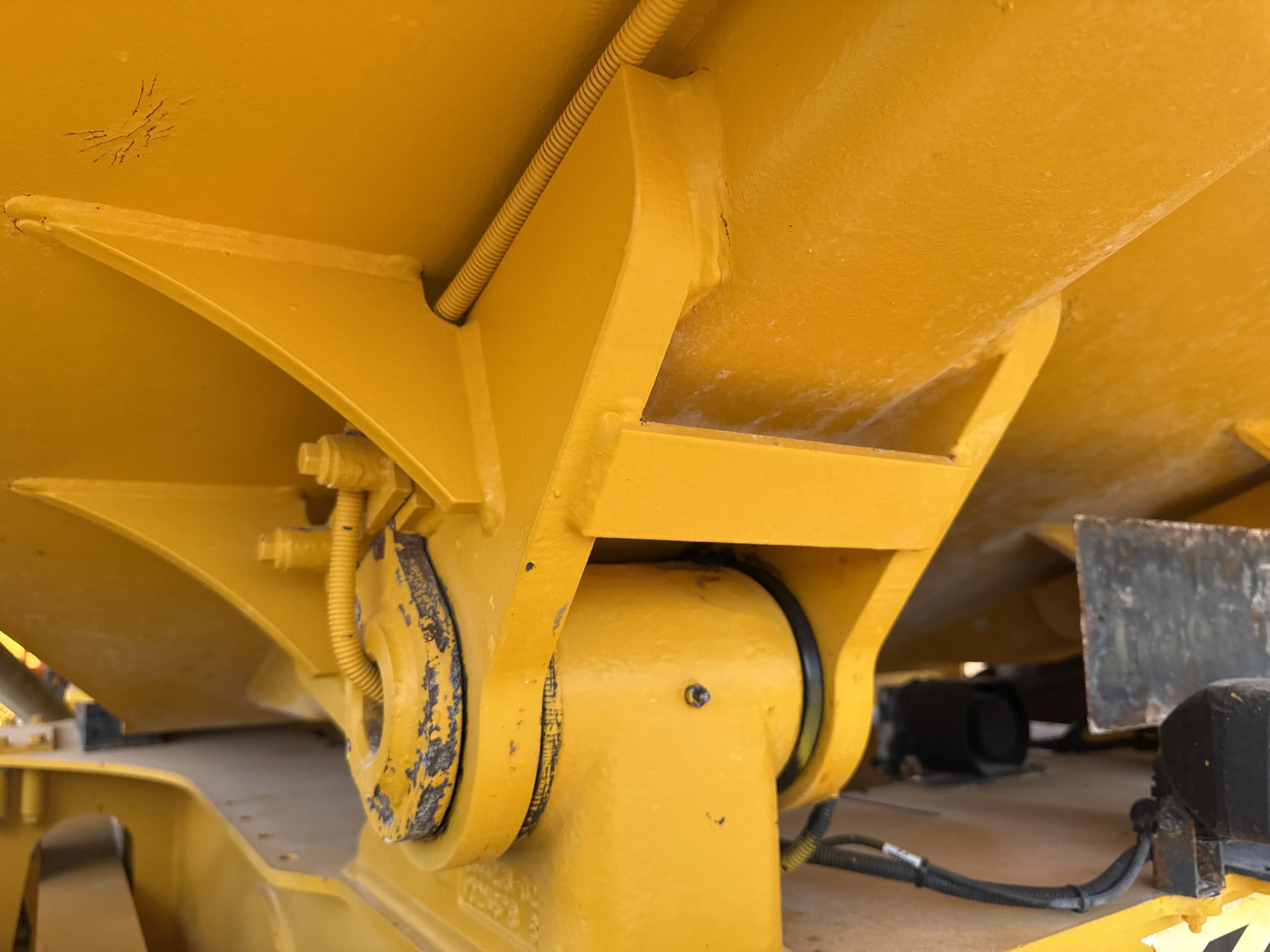 ADT-002-Volvo-A40G-articulated-dump-truck-inspection-structure-dump-body-3