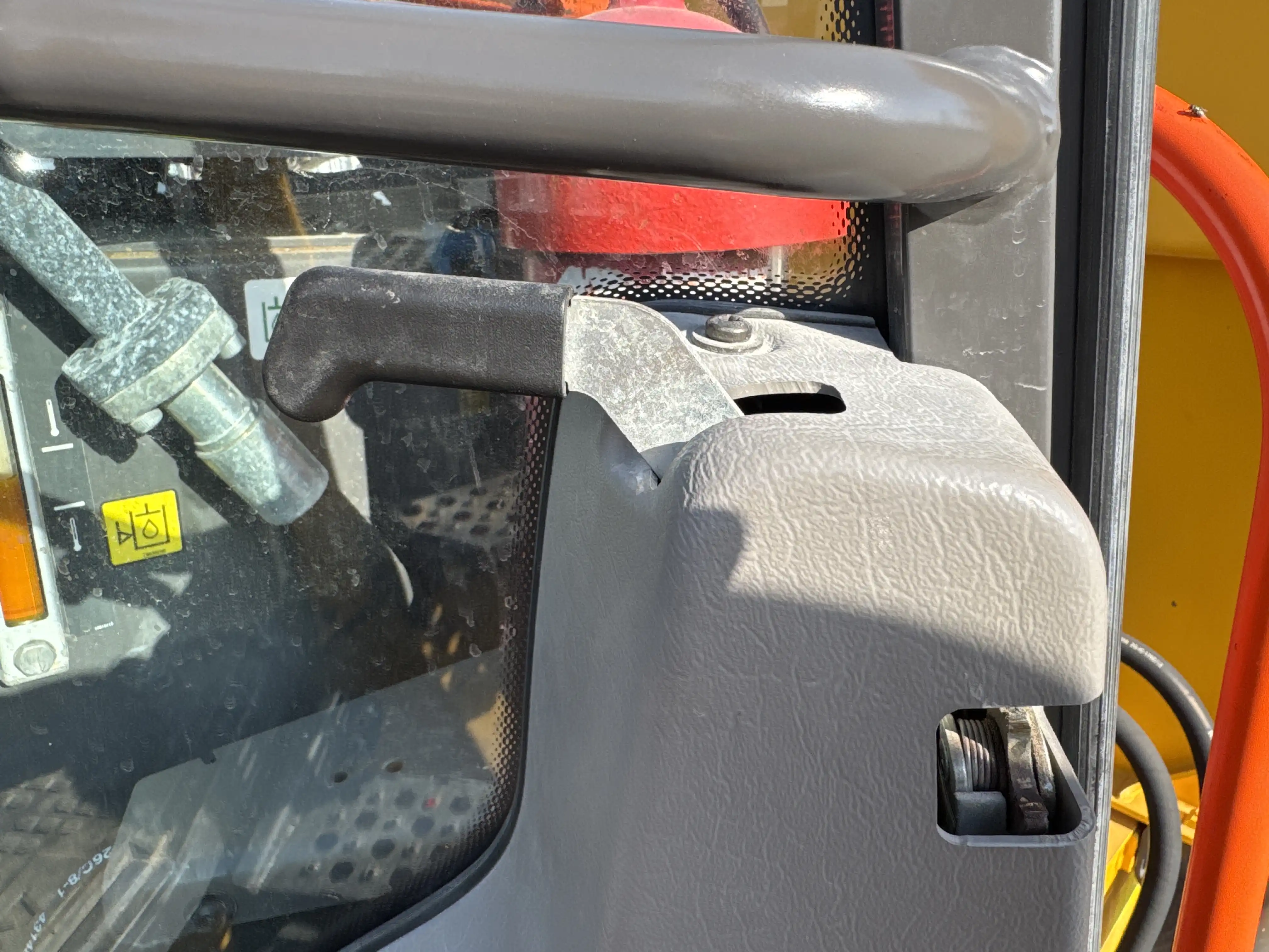 ADT-002-Volvo-A40G-articulated-dump-truck-inspection-cabin-door-handles-1