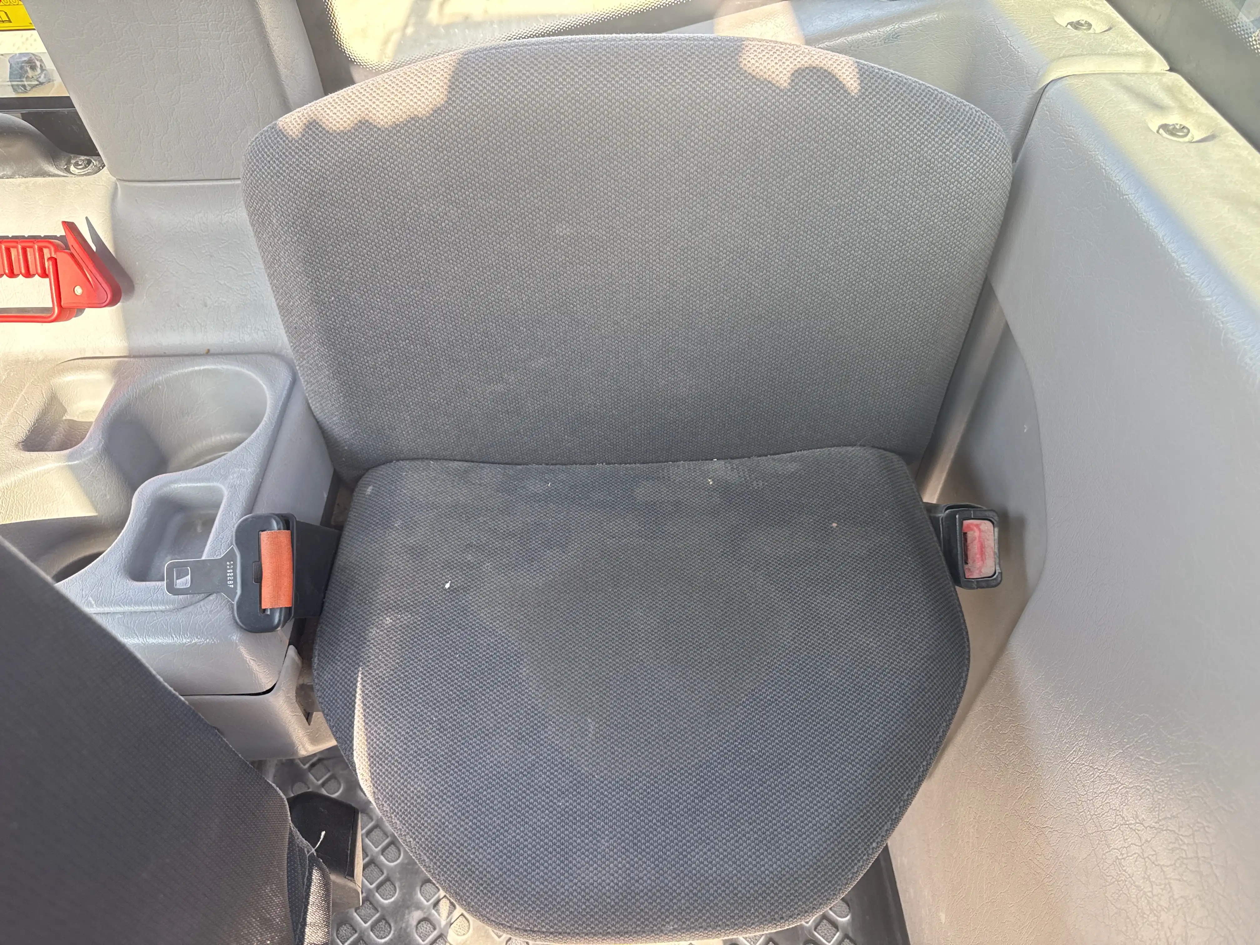 ADT-002-Volvo-A40G-articulated-dump-truck-inspection-cabin-seats-armrests-1