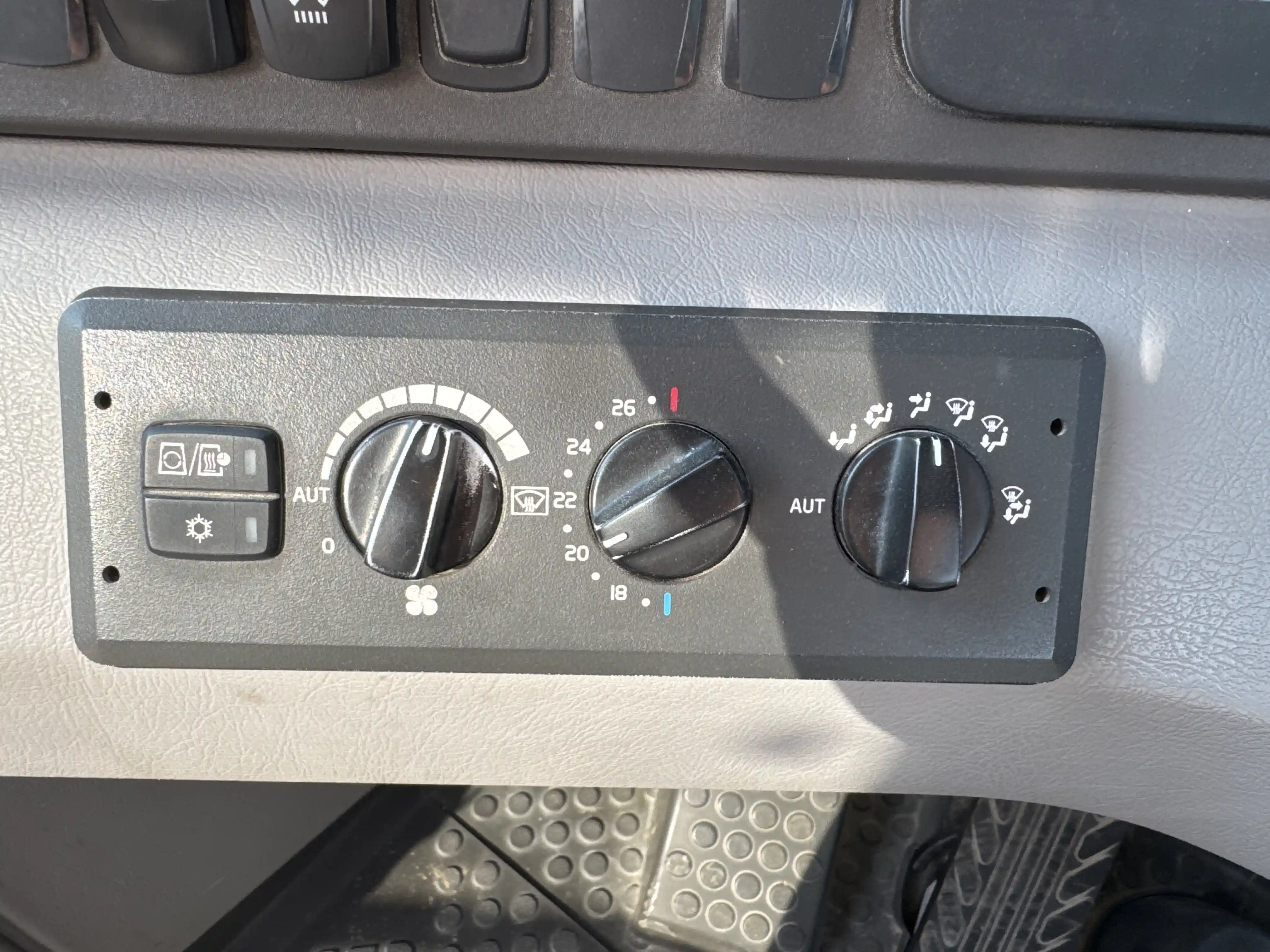 ADT-002-Volvo-A40G-articulated-dump-truck-inspection-cabin-AC-control-panel