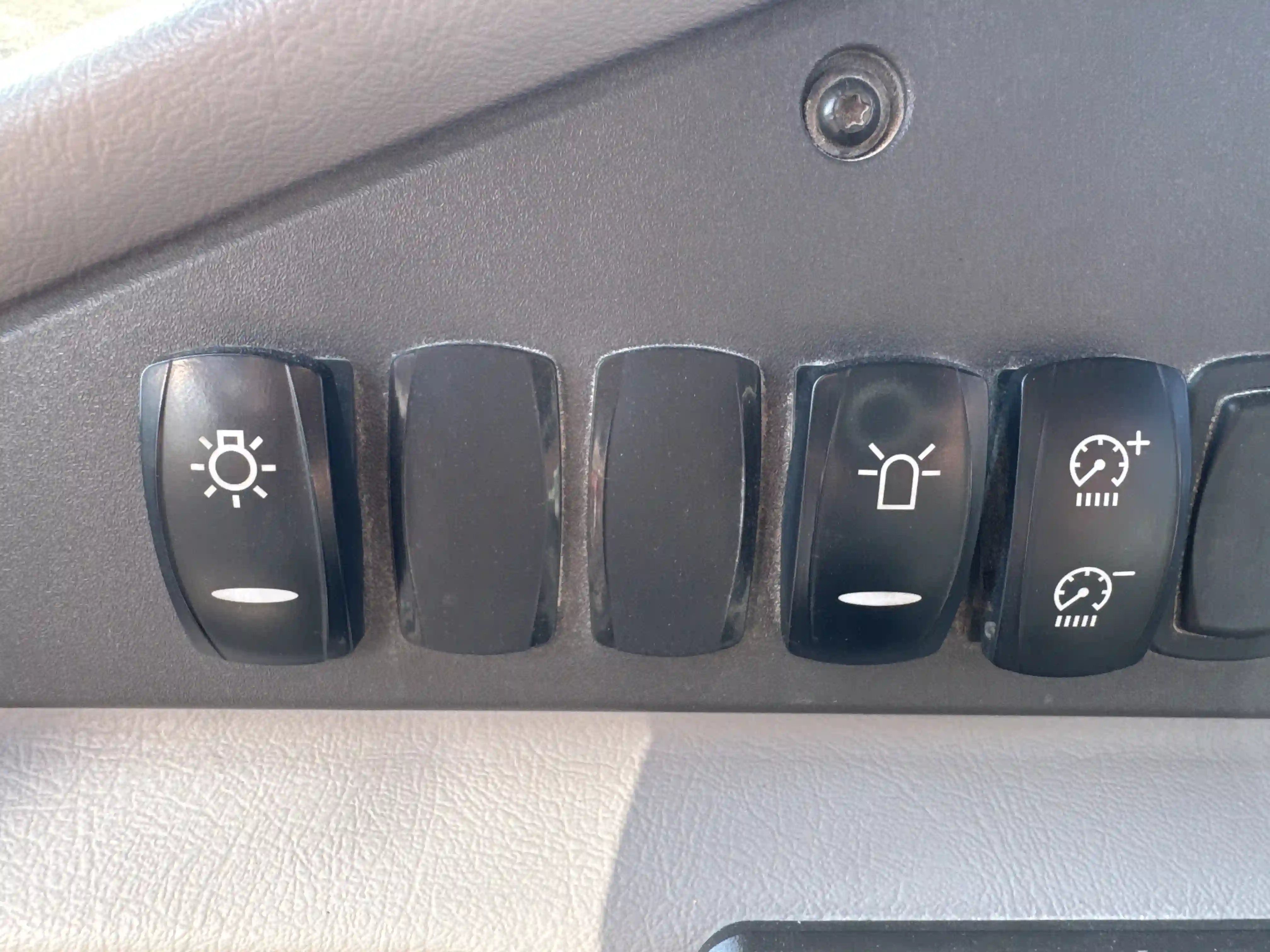 ADT-002-Volvo-A40G-articulated-dump-truck-inspection-cabin-electronic-instrument-board-1
