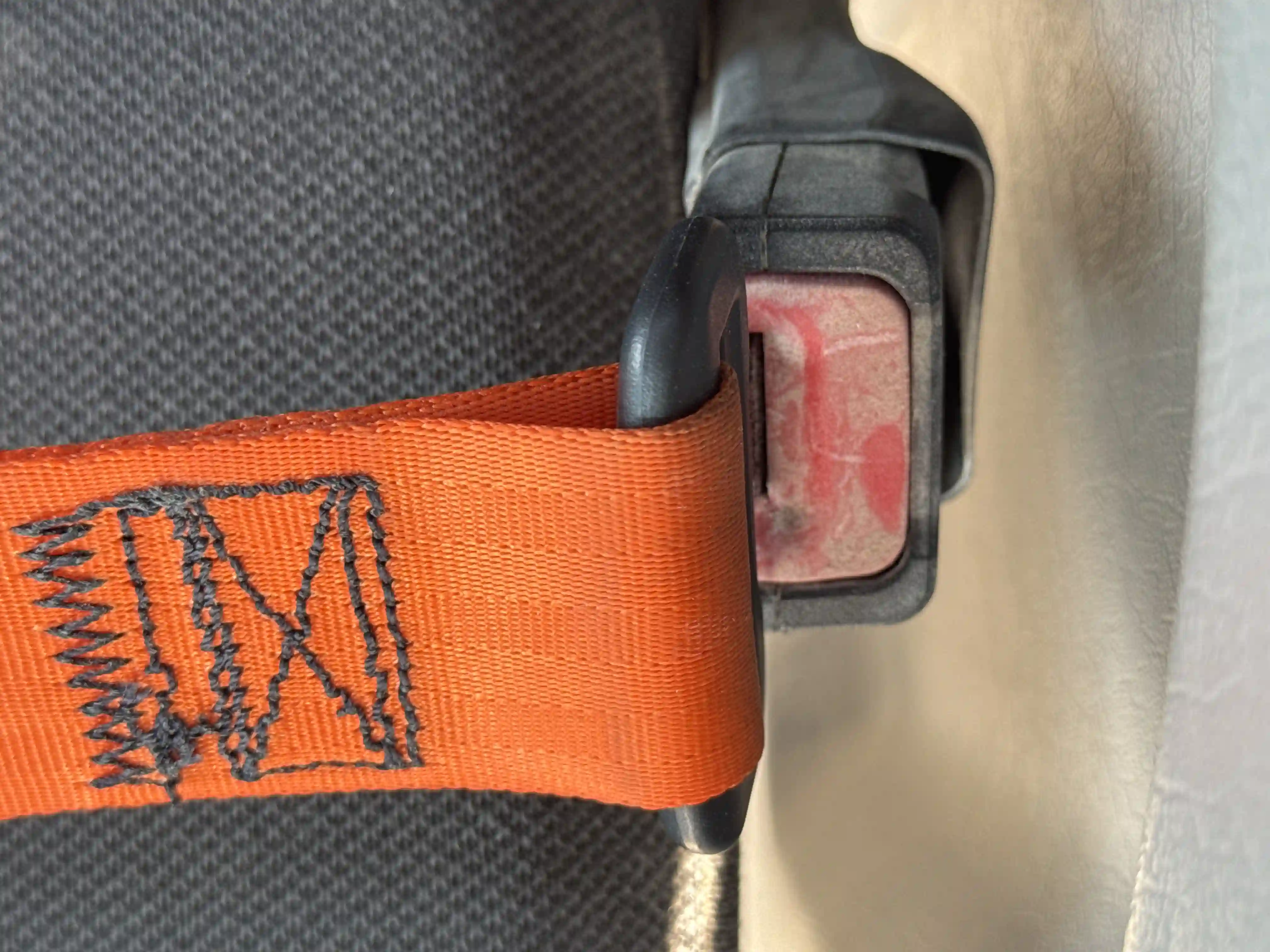 ADT-002-Volvo-A40G-articulated-dump-truck-inspection-safety-seat-belts-2