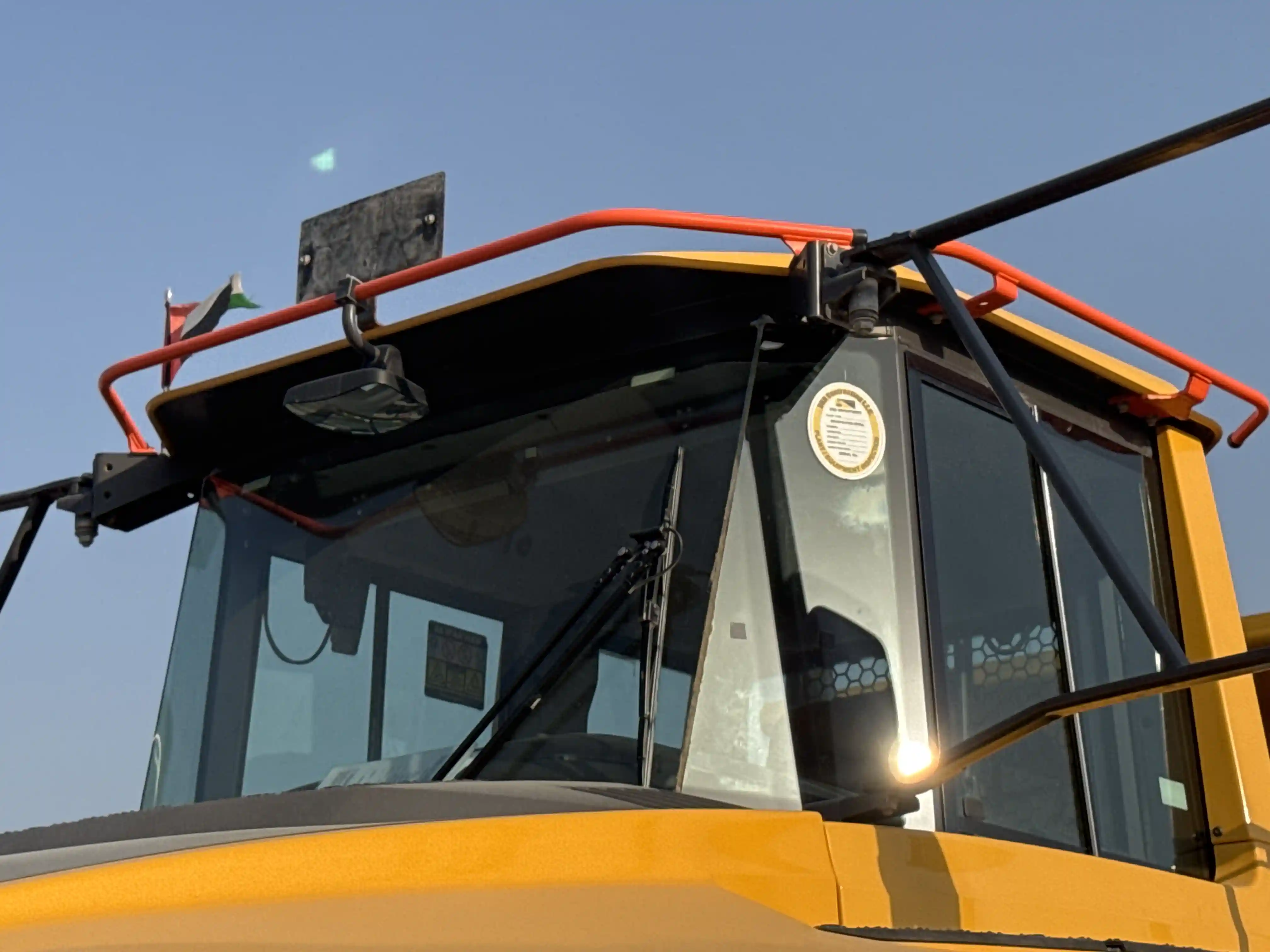 ADT-002-Volvo-A40G-articulated-dump-truck-inspection-safety-glass-1