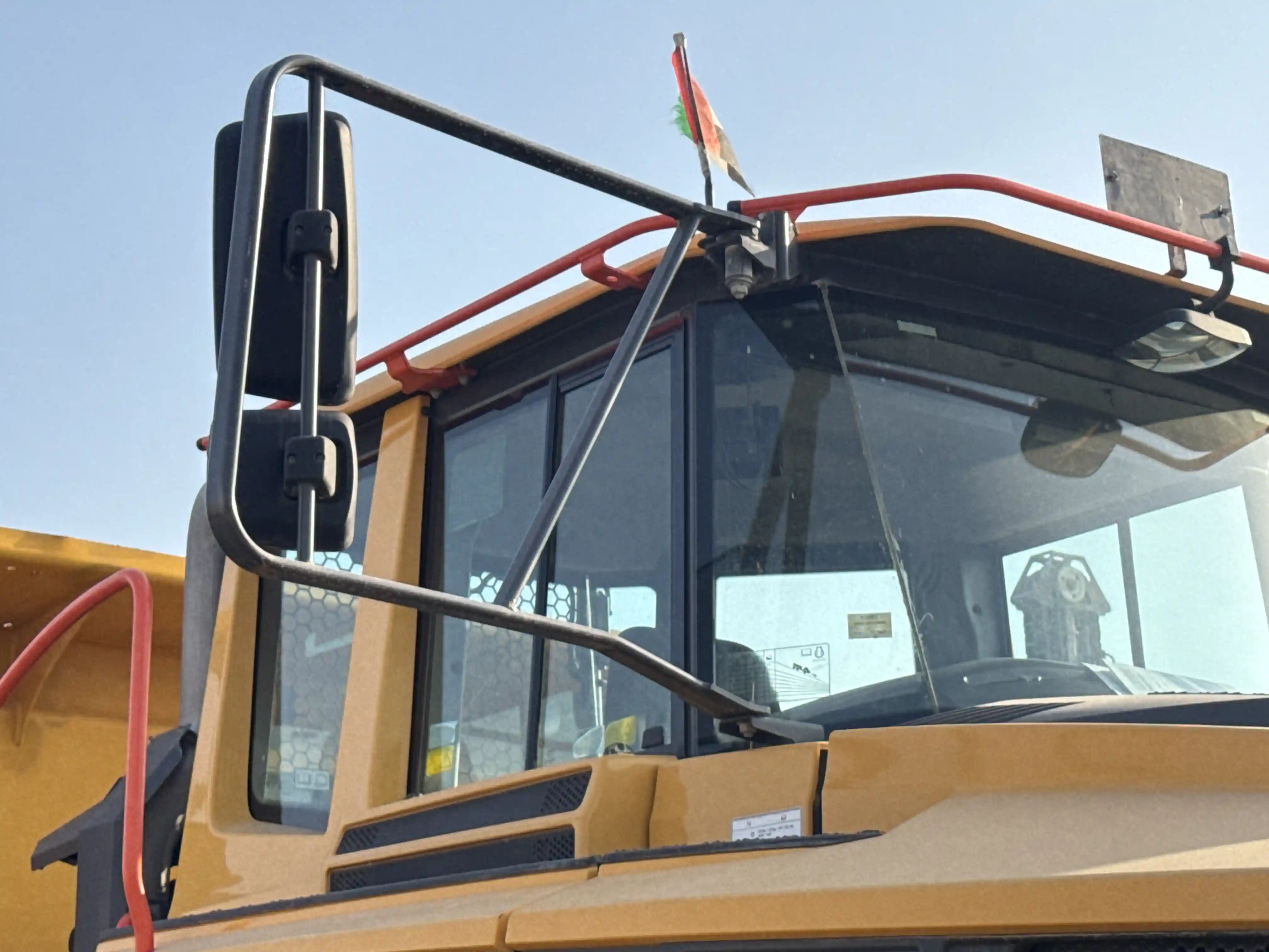 ADT-002-Volvo-A40G-articulated-dump-truck-inspection-safety-glass-2