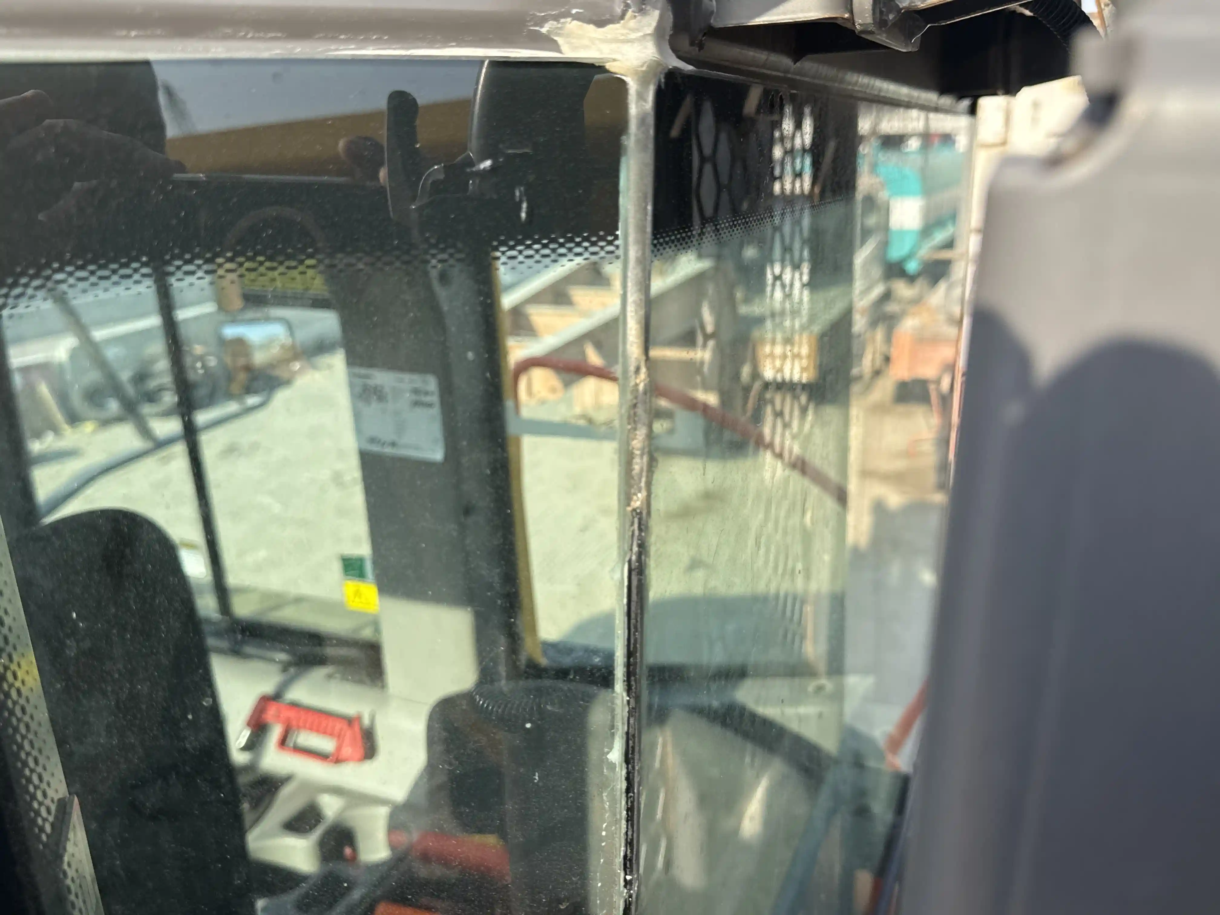 ADT-002-Volvo-A40G-articulated-dump-truck-inspection-safety-glass-3