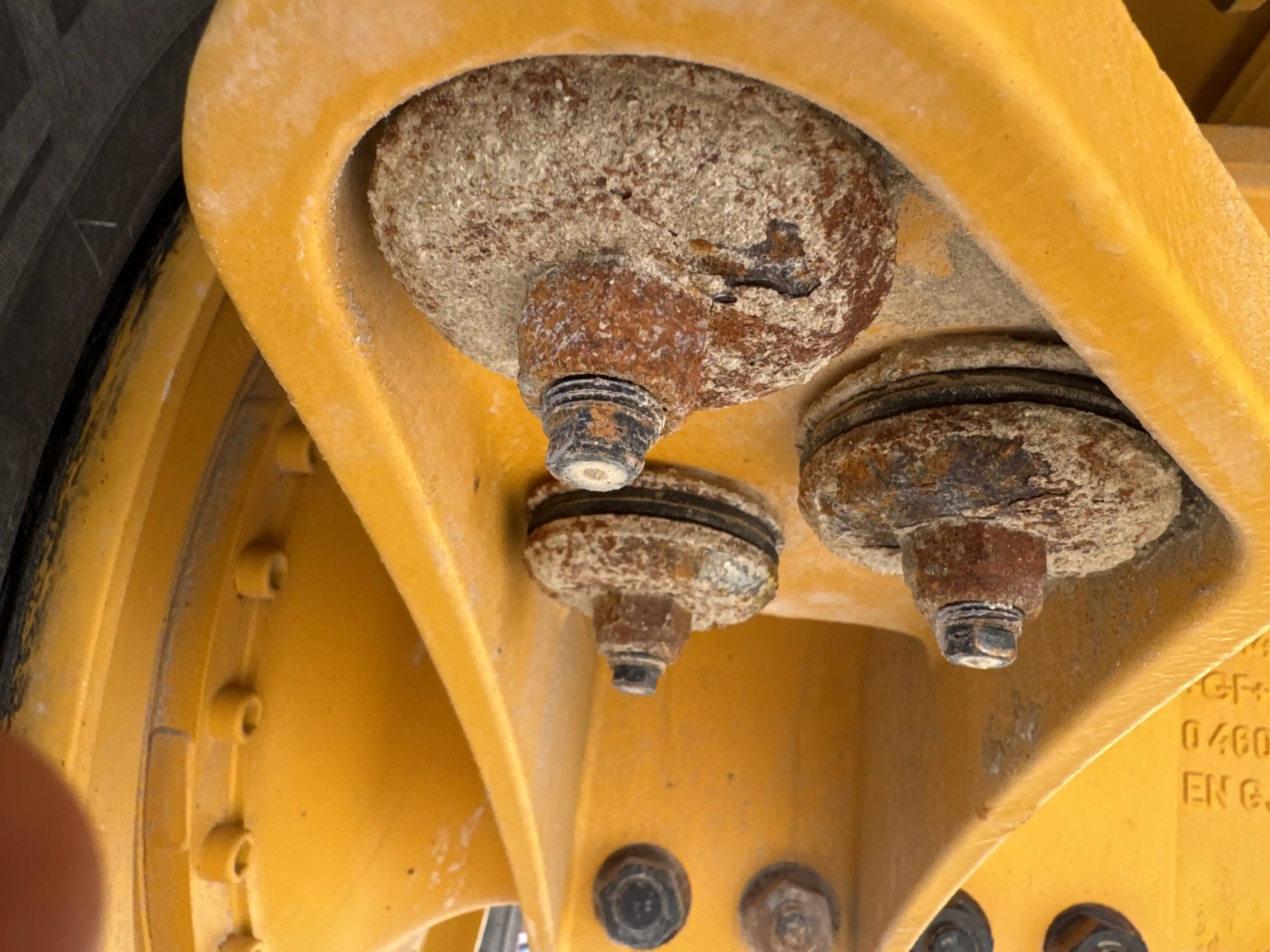 ADT-002-Volvo-A40G-articulated-dump-truck-inspection-hydraulics-suspension-shock-absorbers-3