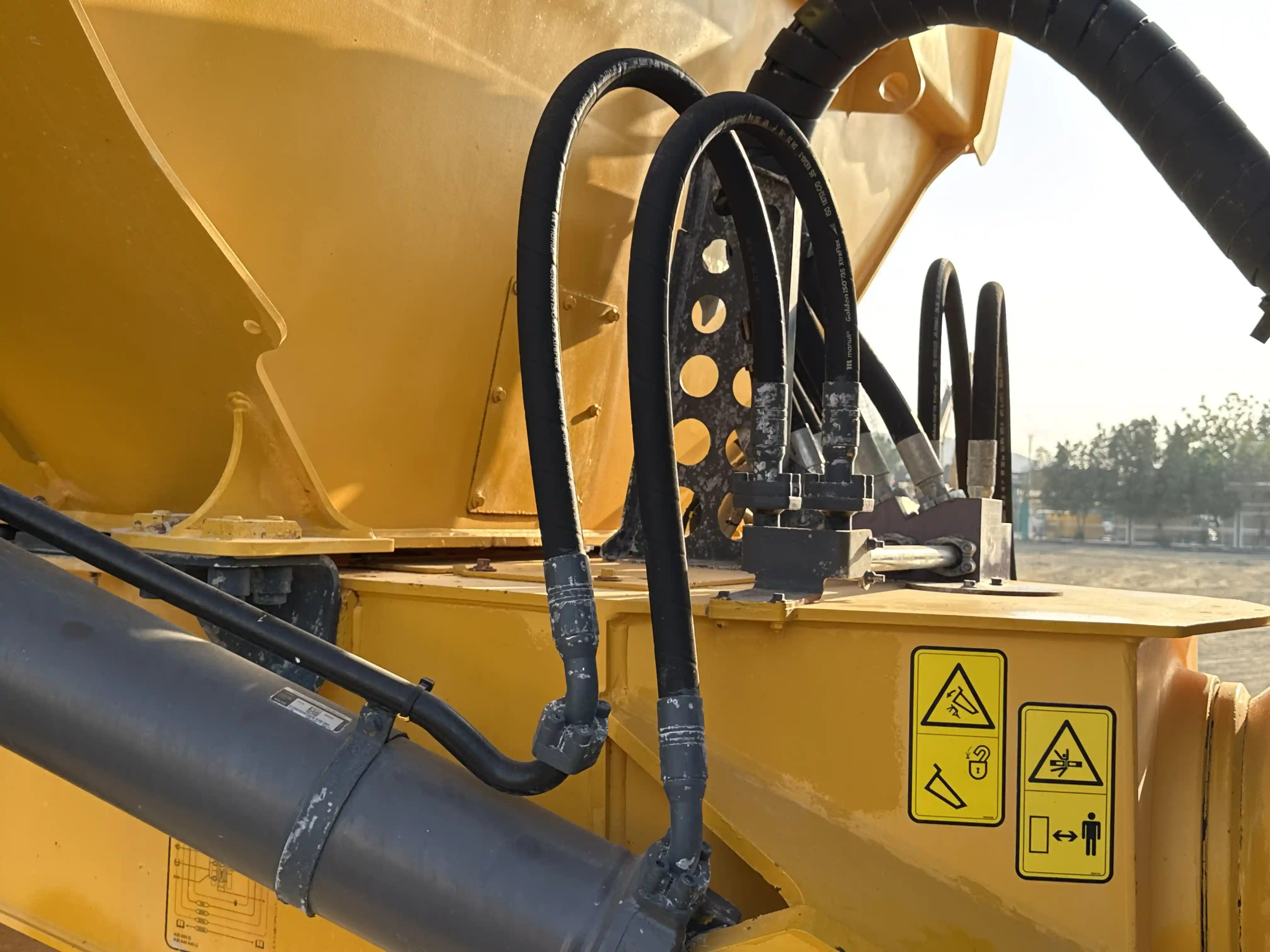 ADT-002-Volvo-A40G-articulated-dump-truck-inspection-hydraulics-hydraulic-hoses-and-lines-2